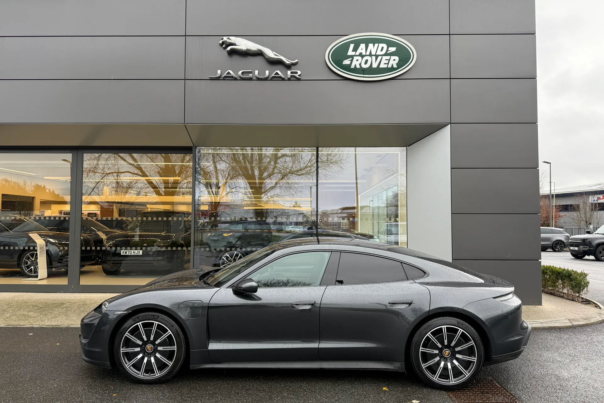 Porsche TAYCAN thumbnail image number 26