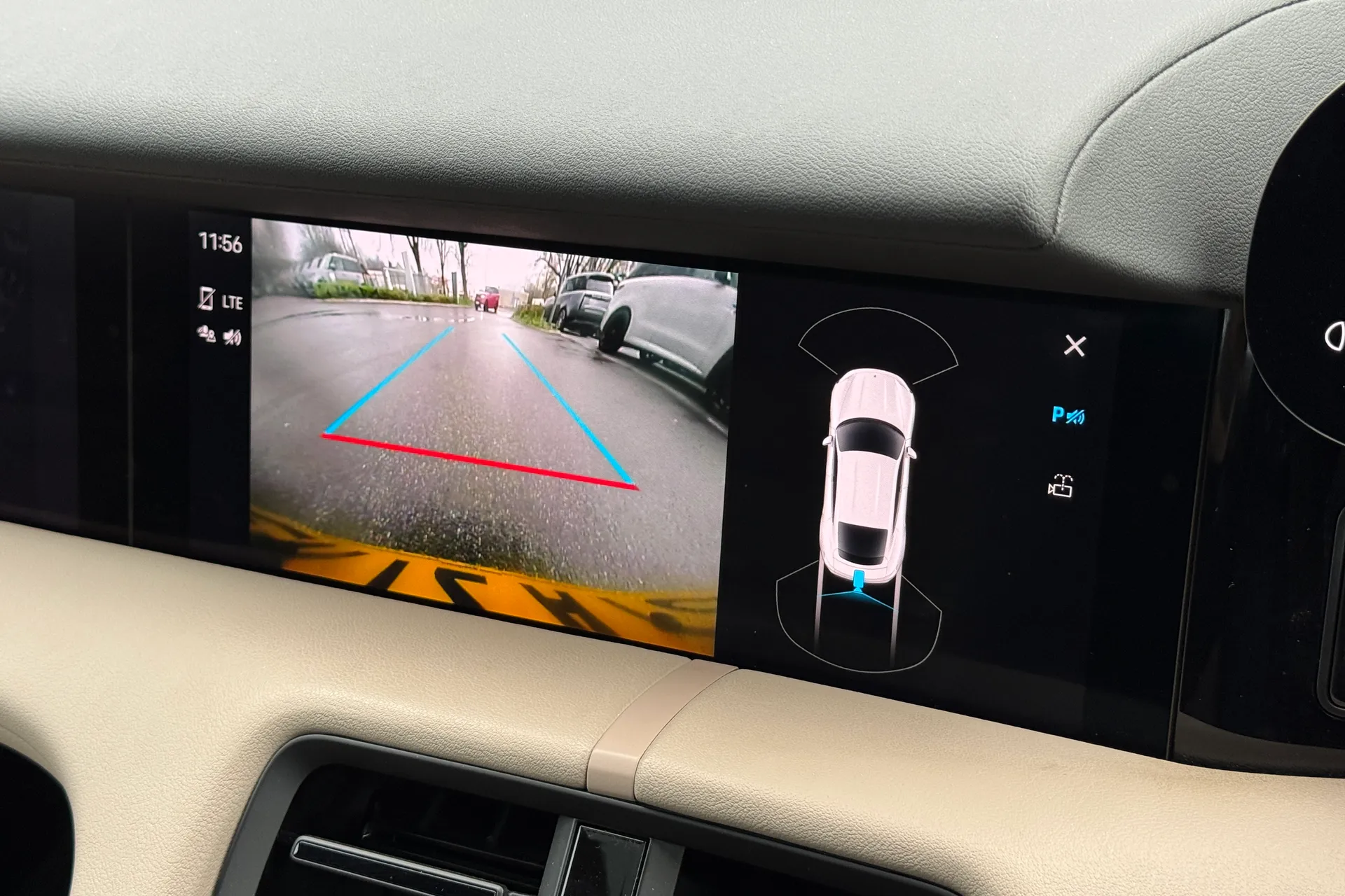 Porsche TAYCAN thumbnail image number 5