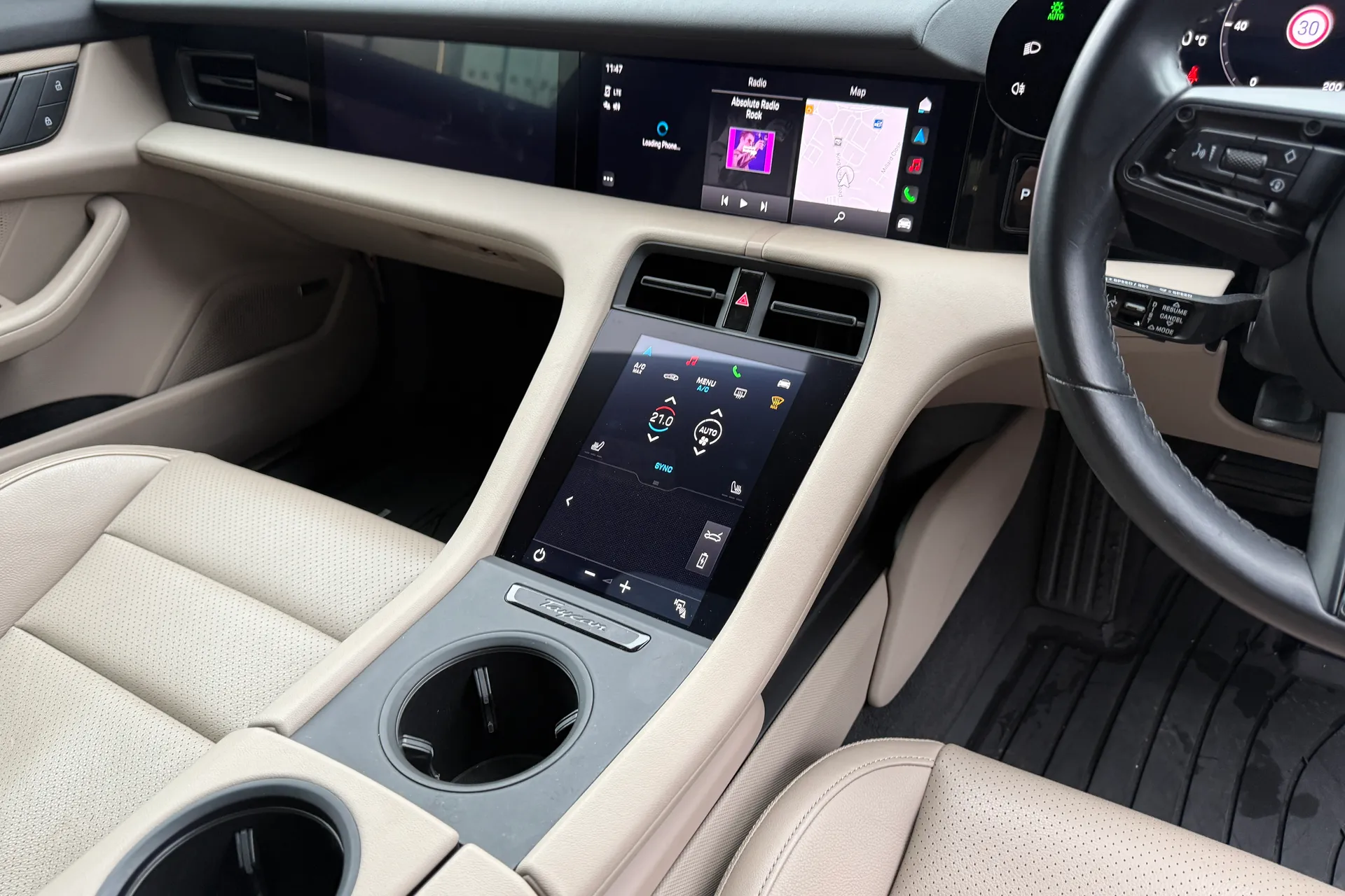 Porsche TAYCAN thumbnail image number 17