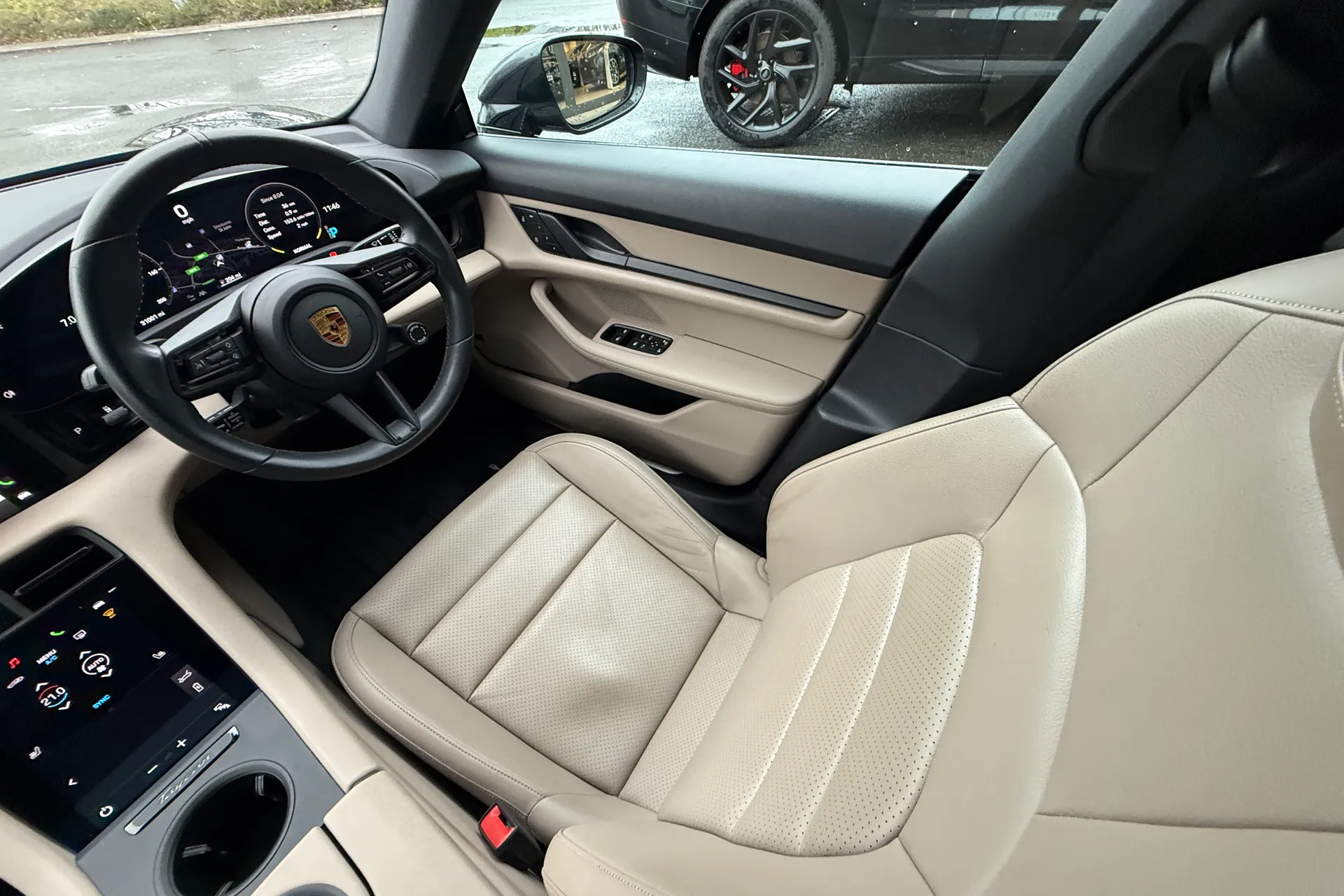 Porsche TAYCAN thumbnail image number 14