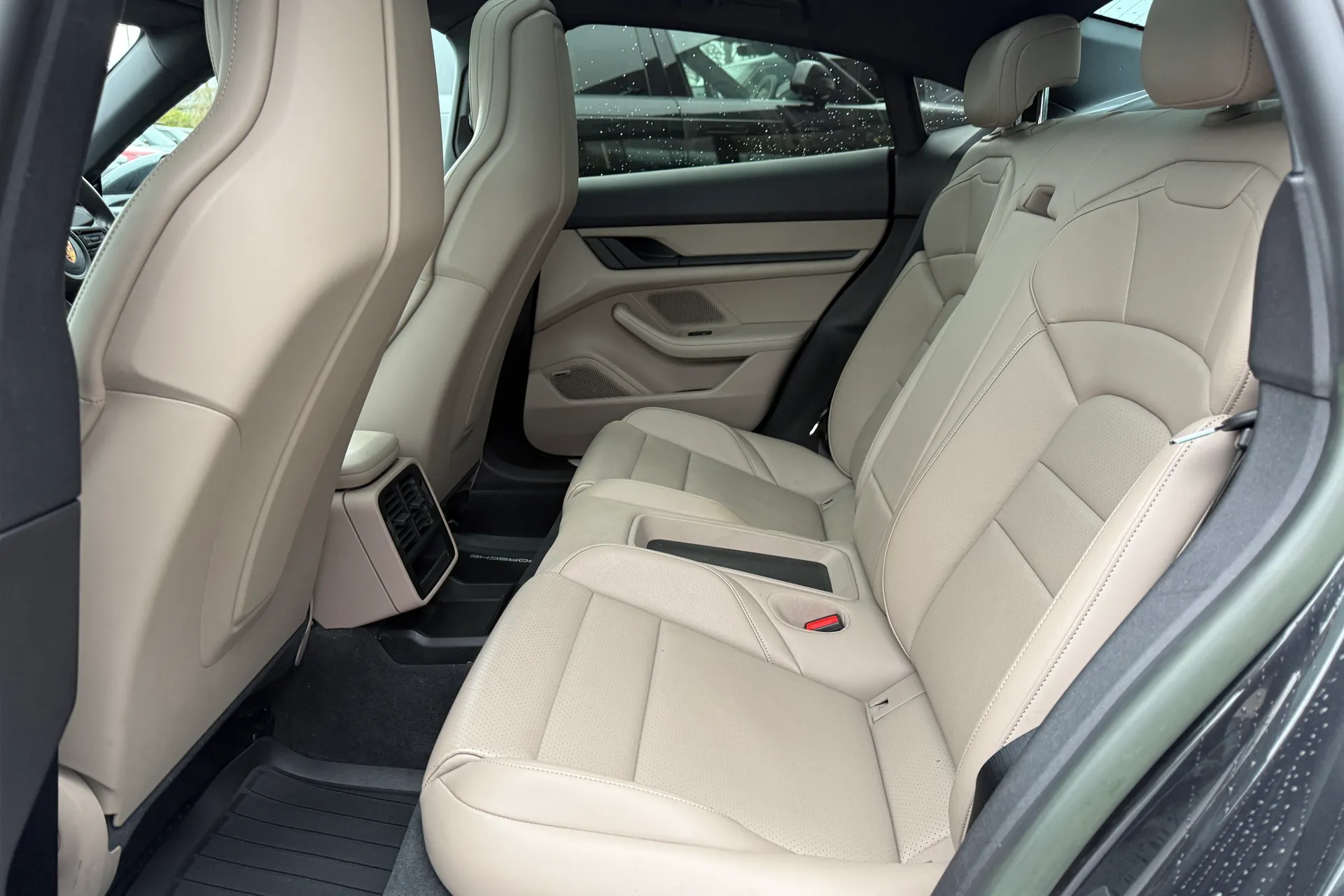 Porsche TAYCAN thumbnail image number 47