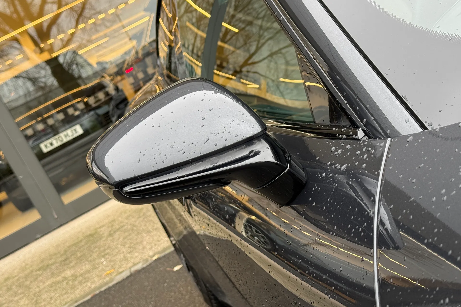 Porsche TAYCAN thumbnail image number 51