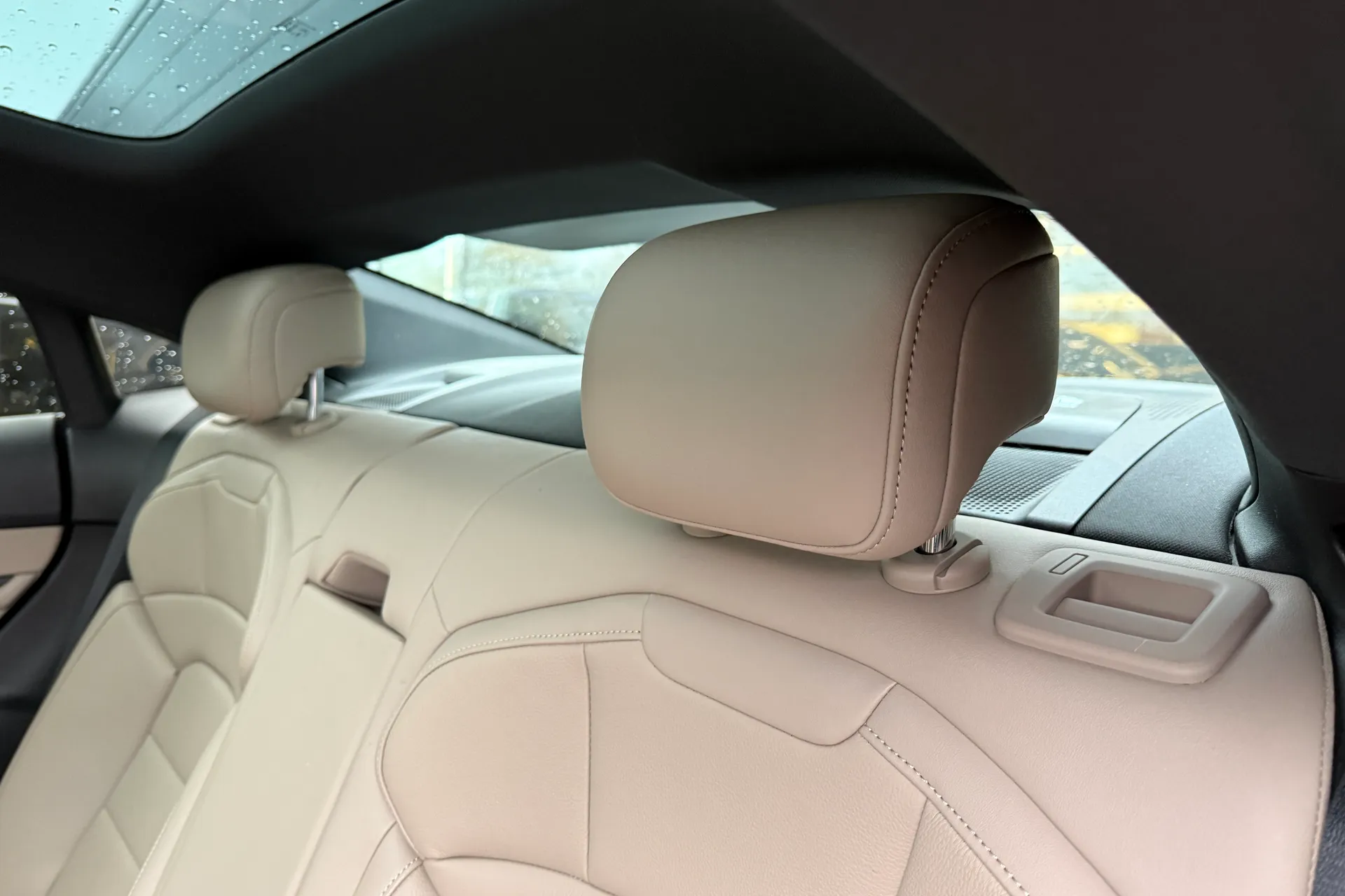 Porsche TAYCAN thumbnail image number 48