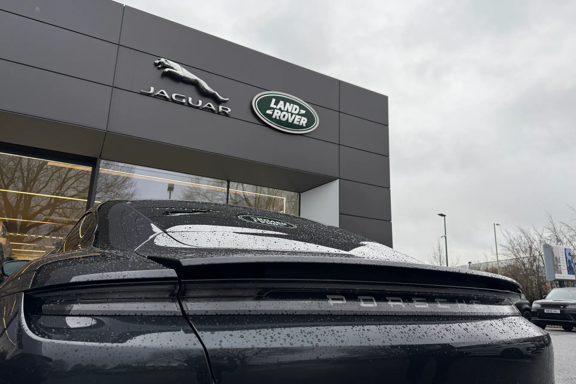 Porsche TAYCAN thumbnail image number 32