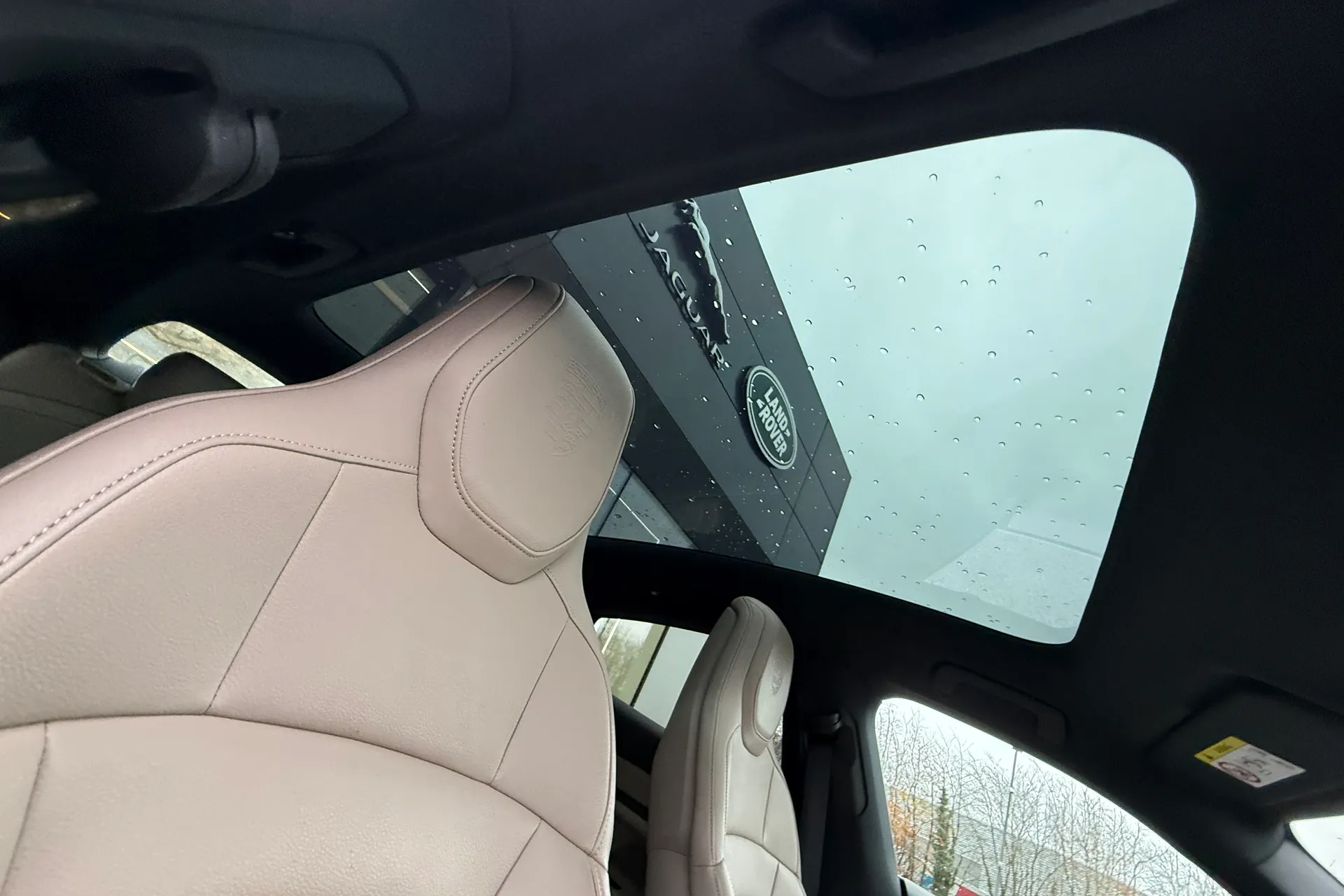 Porsche TAYCAN thumbnail image number 35