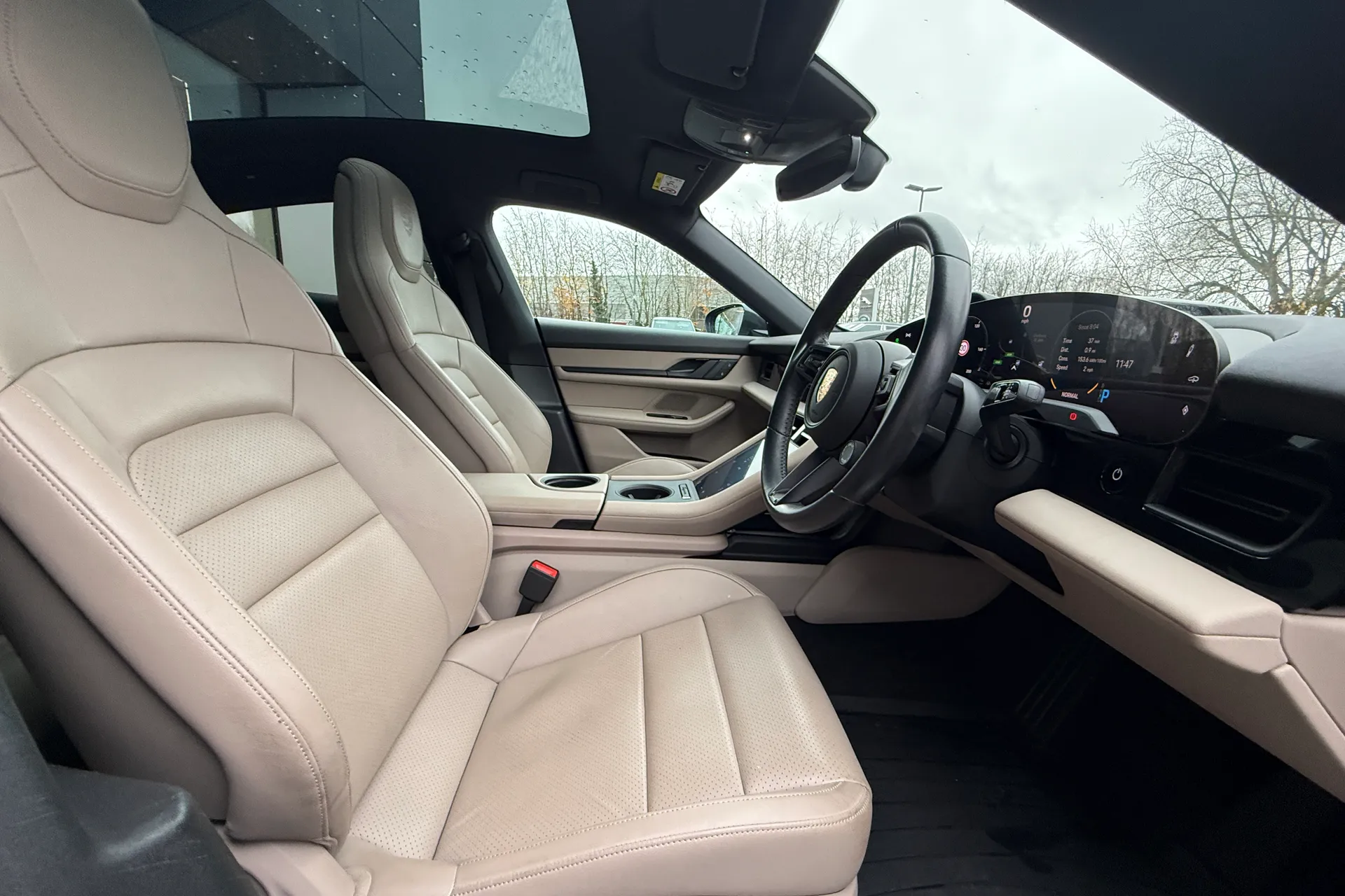 Porsche TAYCAN thumbnail image number 9