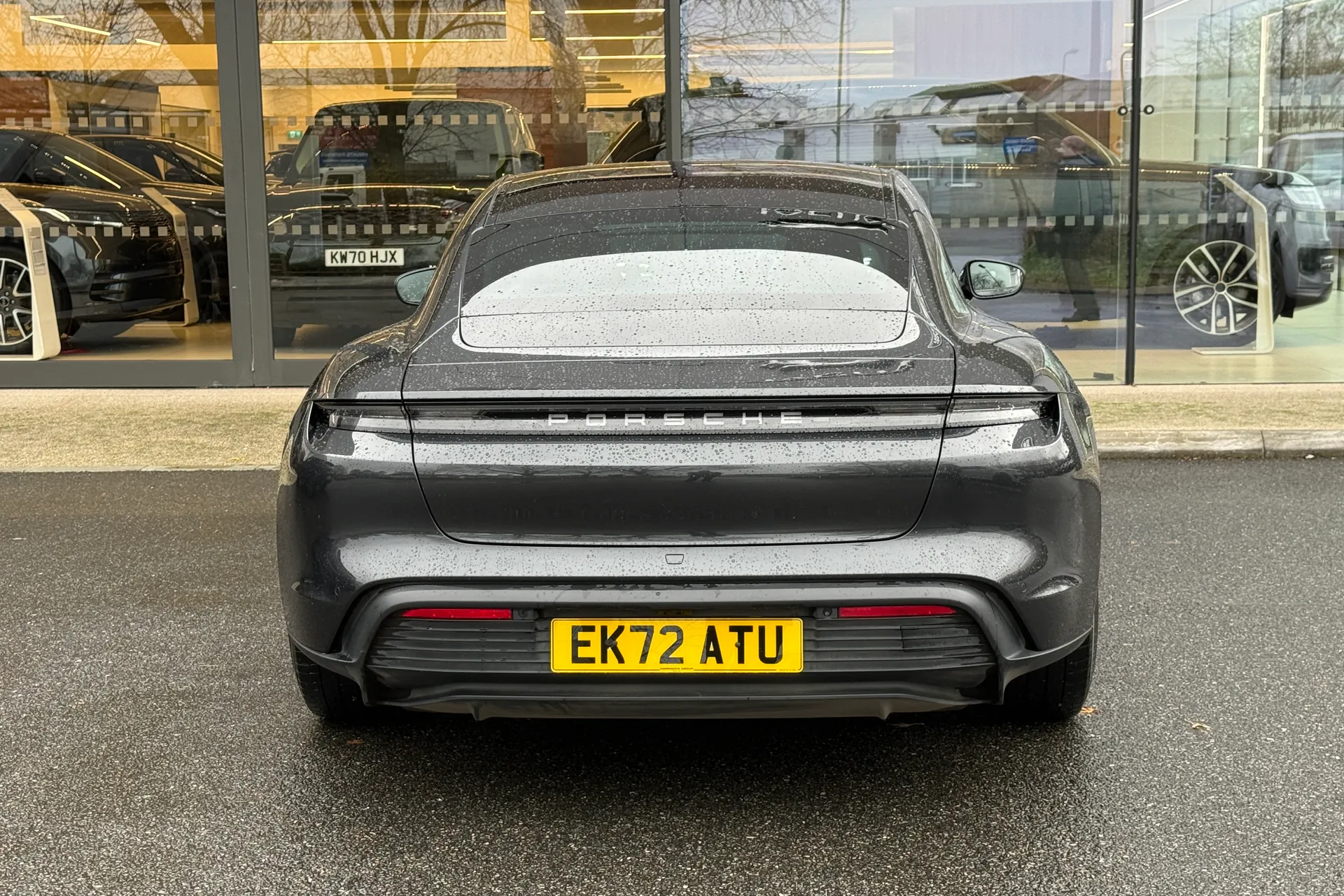 Porsche TAYCAN thumbnail image number 6