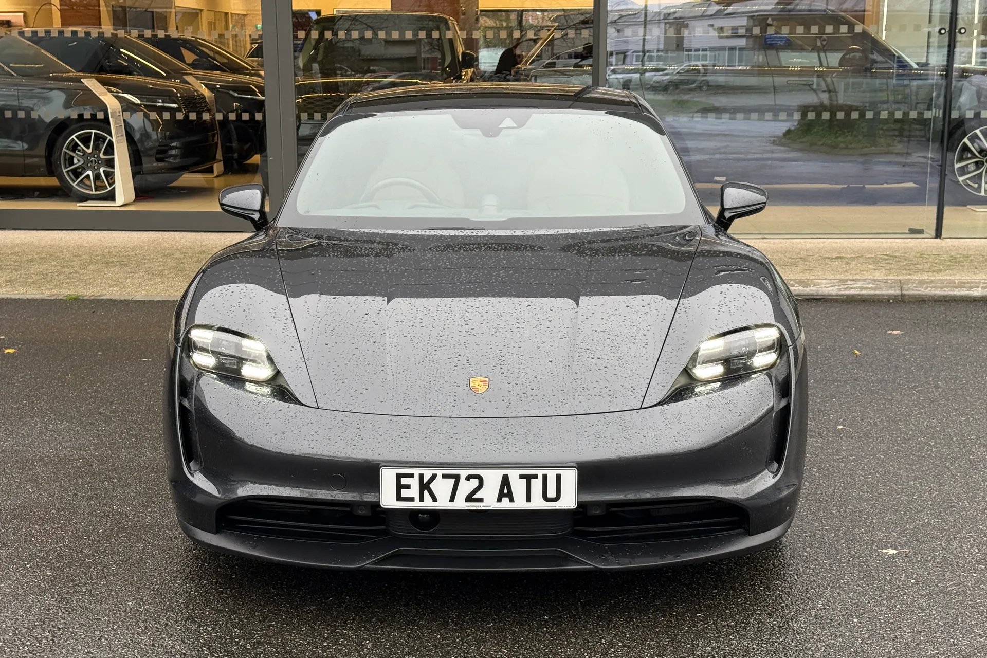 Porsche TAYCAN thumbnail image number 8