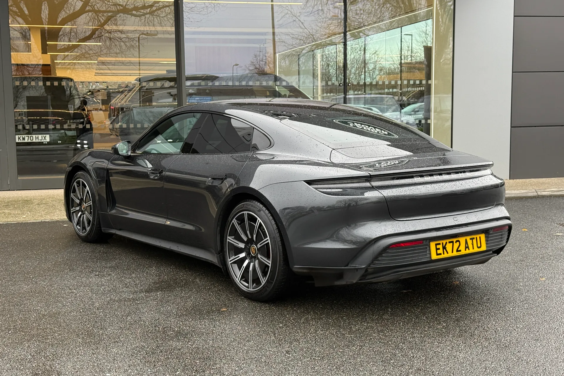 Porsche TAYCAN thumbnail image number 52