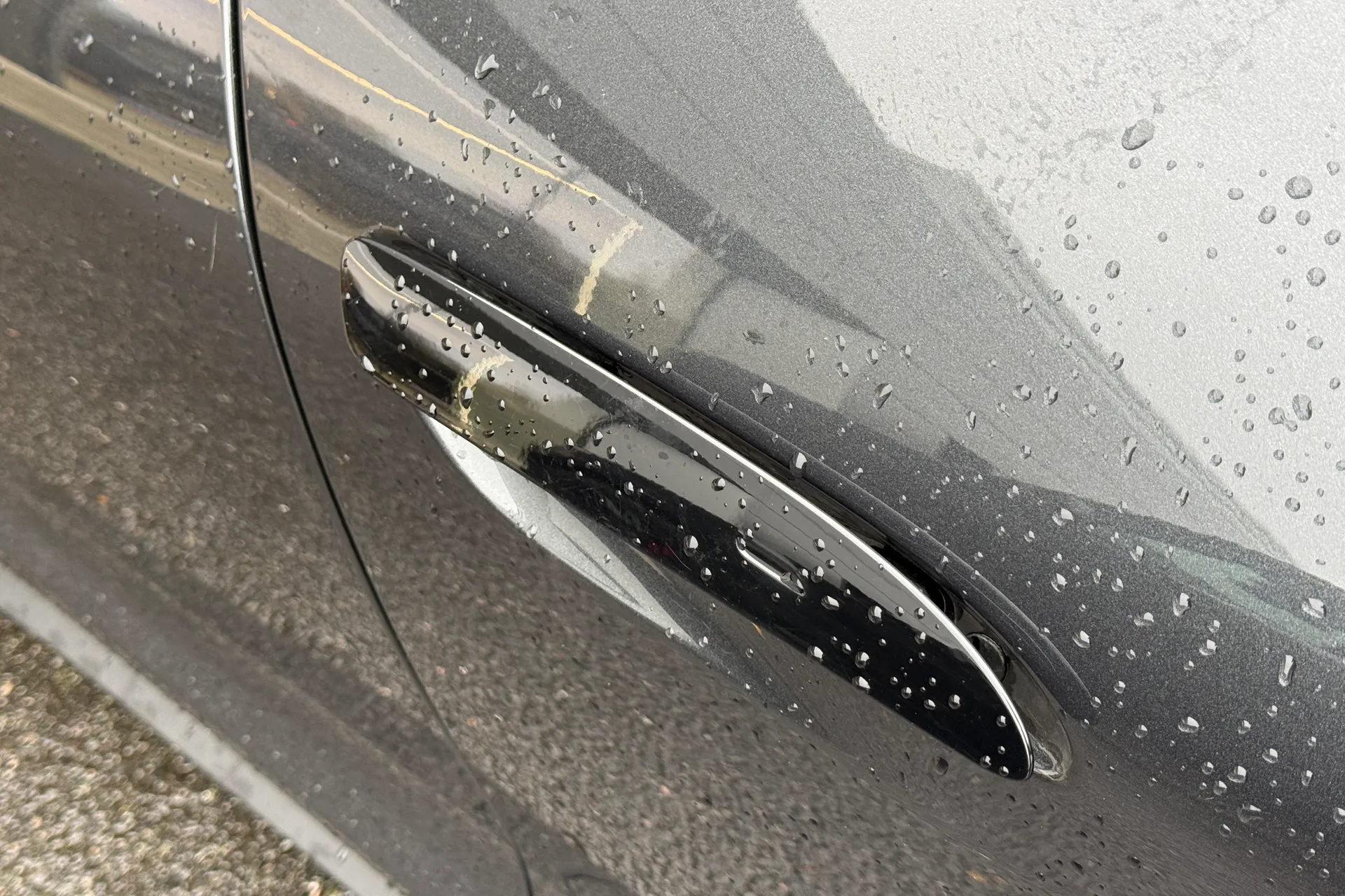 Porsche TAYCAN thumbnail image number 36