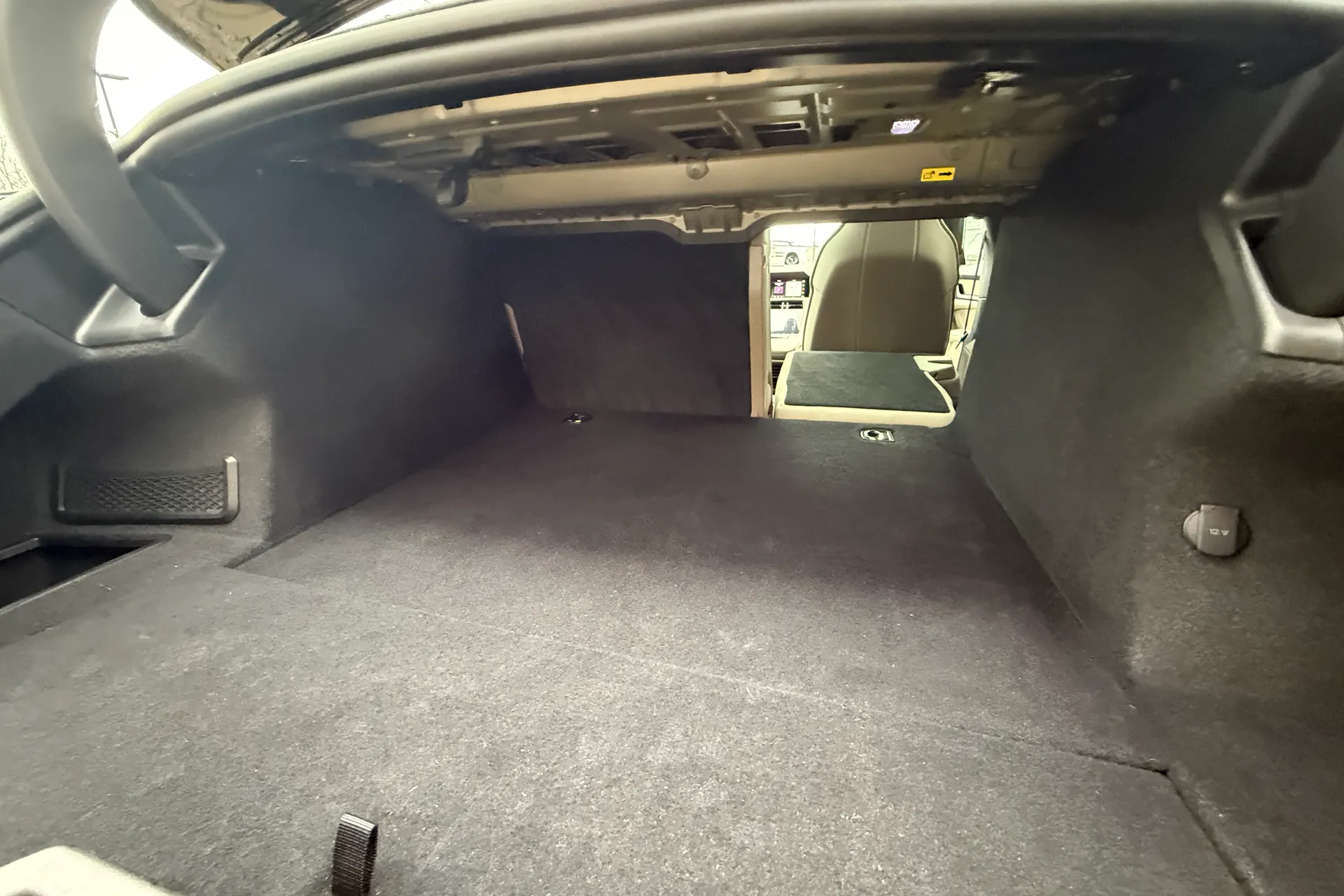 Porsche TAYCAN thumbnail image number 42