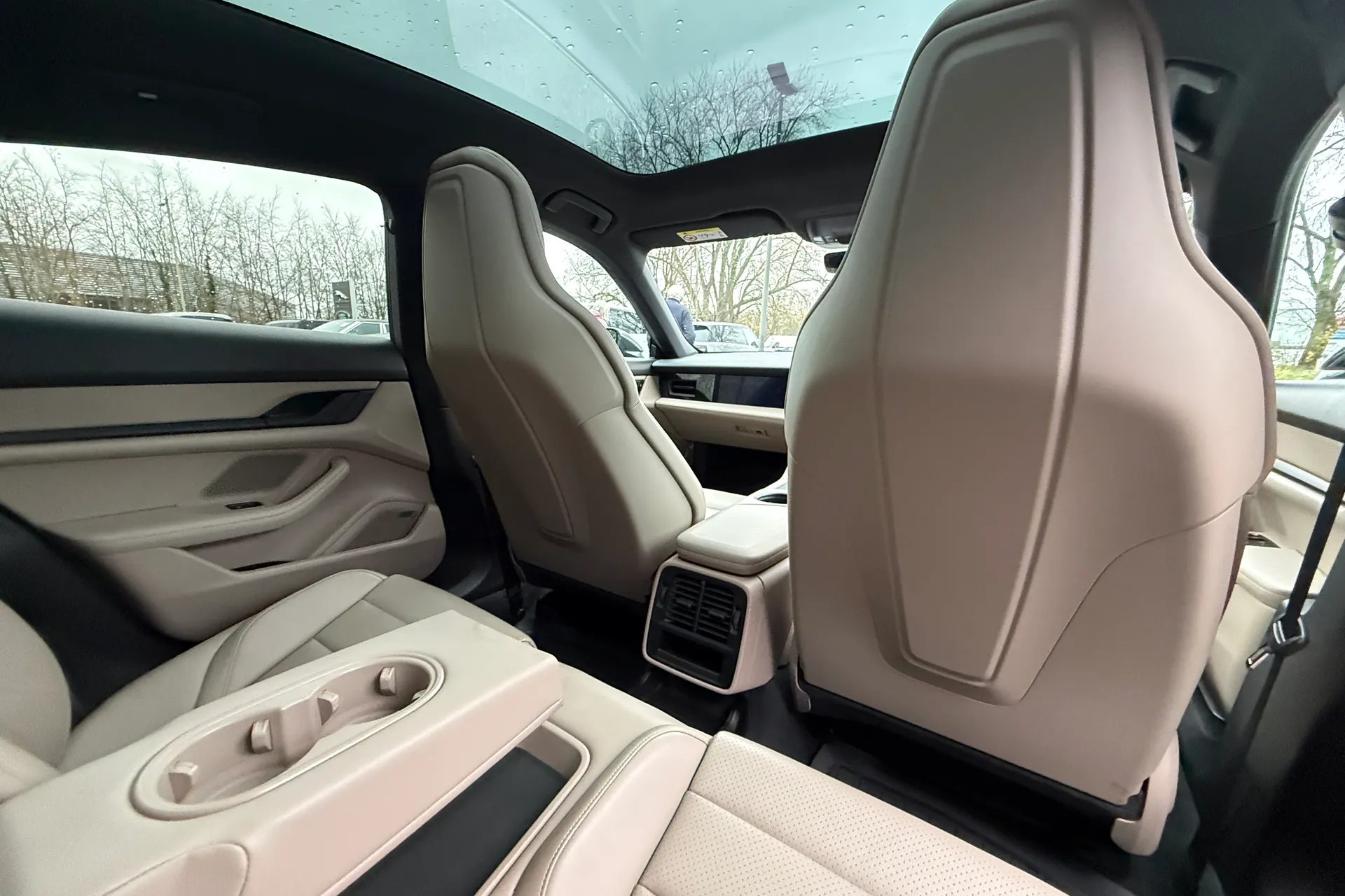 Porsche TAYCAN thumbnail image number 41