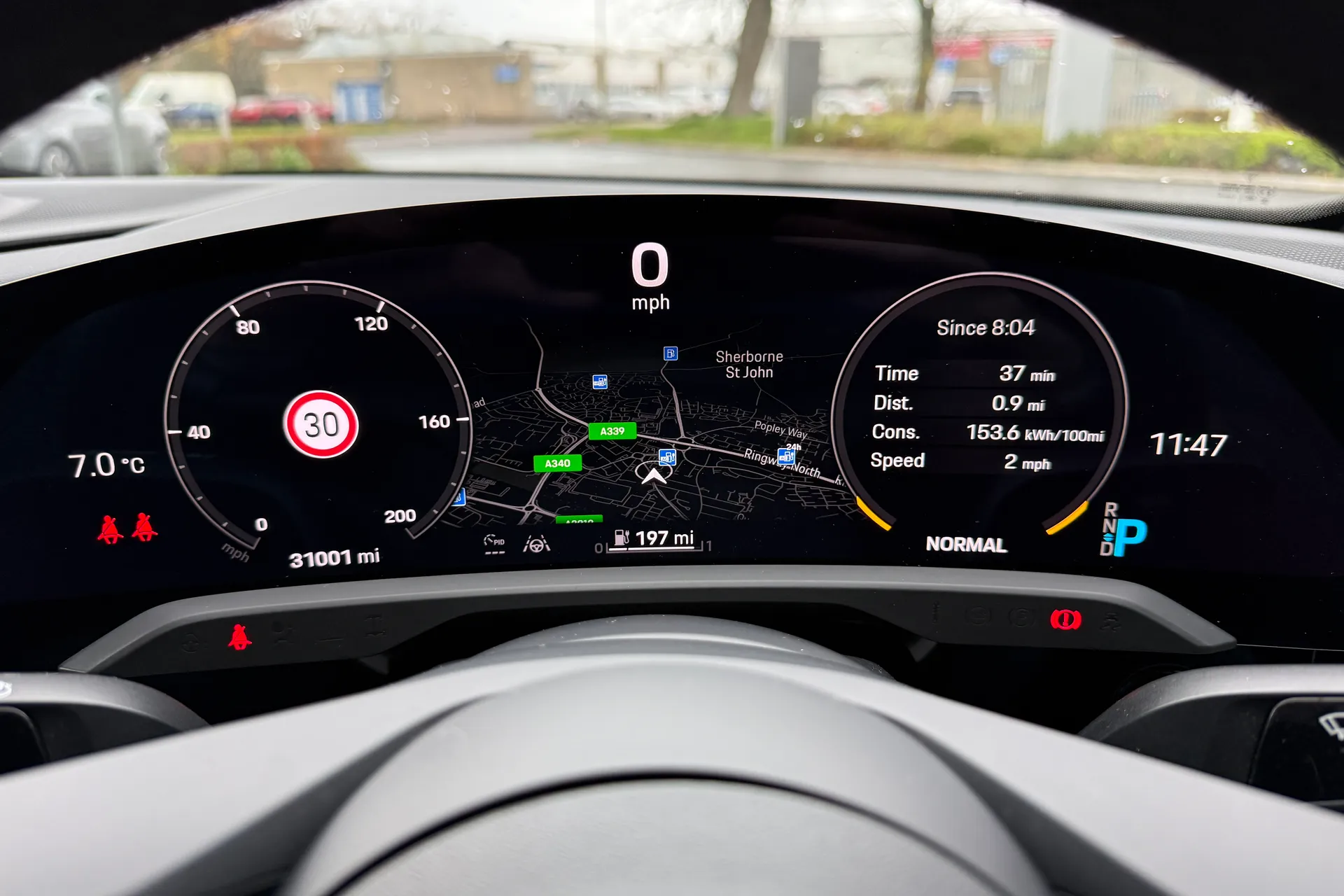 Porsche TAYCAN thumbnail image number 23