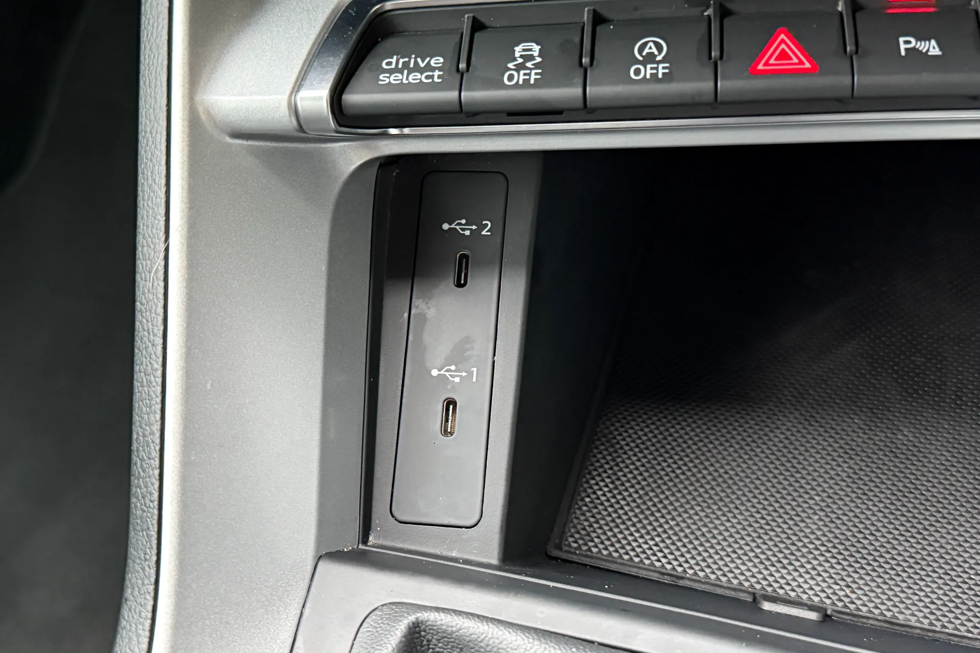 Audi Q3 thumbnail image number 16