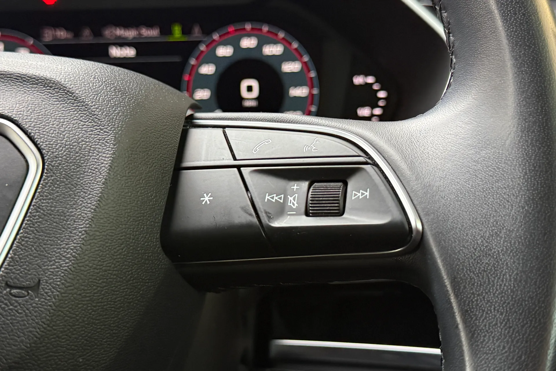 Audi Q3 thumbnail image number 20