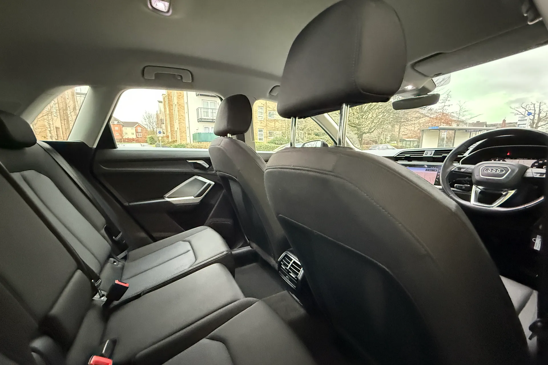 Audi Q3 thumbnail image number 36