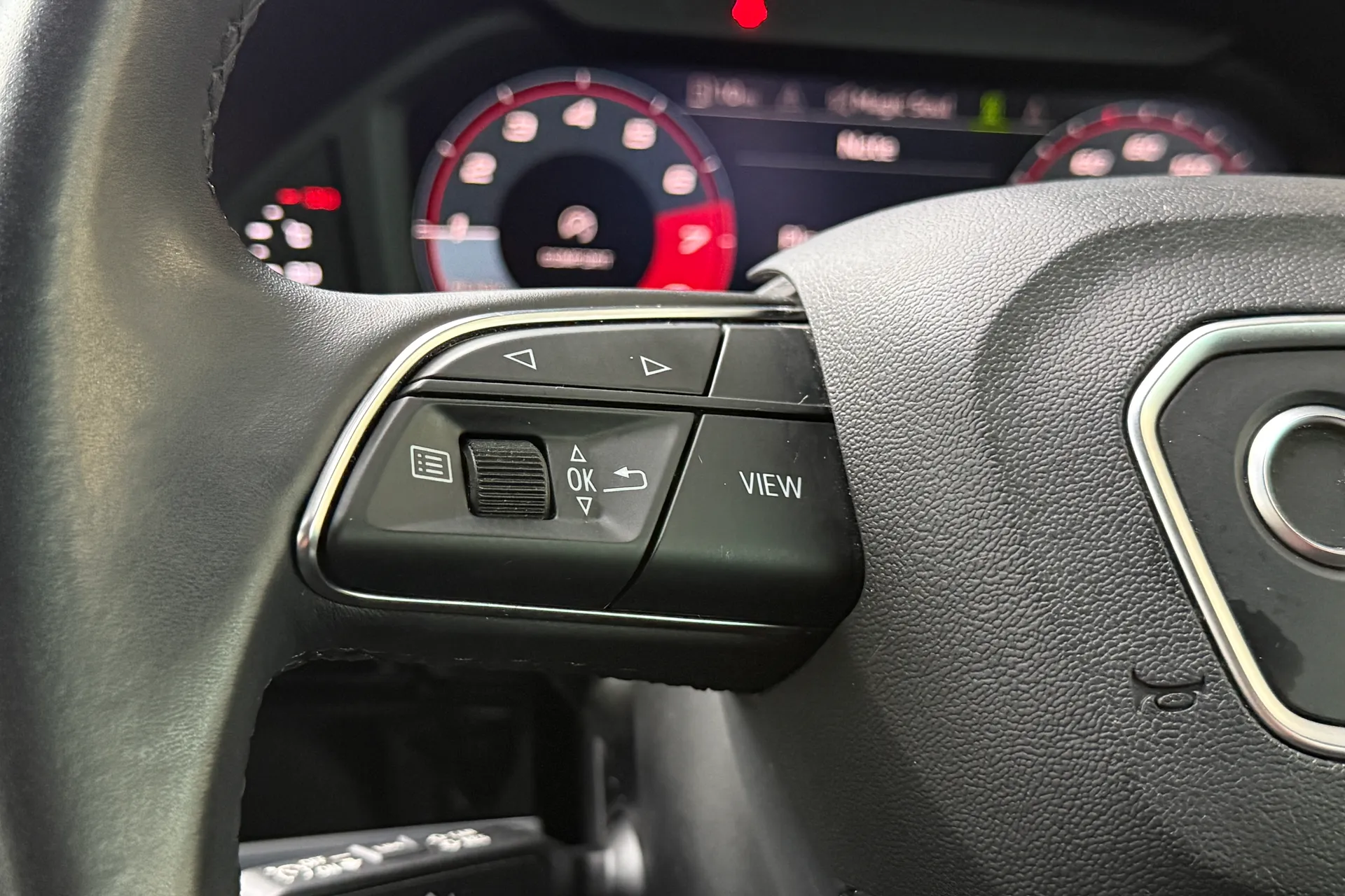 Audi Q3 thumbnail image number 19