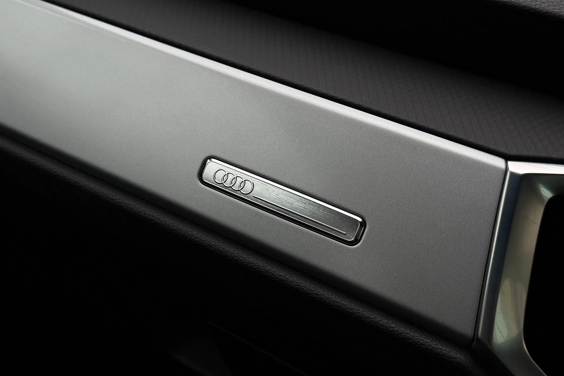 Audi Q3 thumbnail image number 18