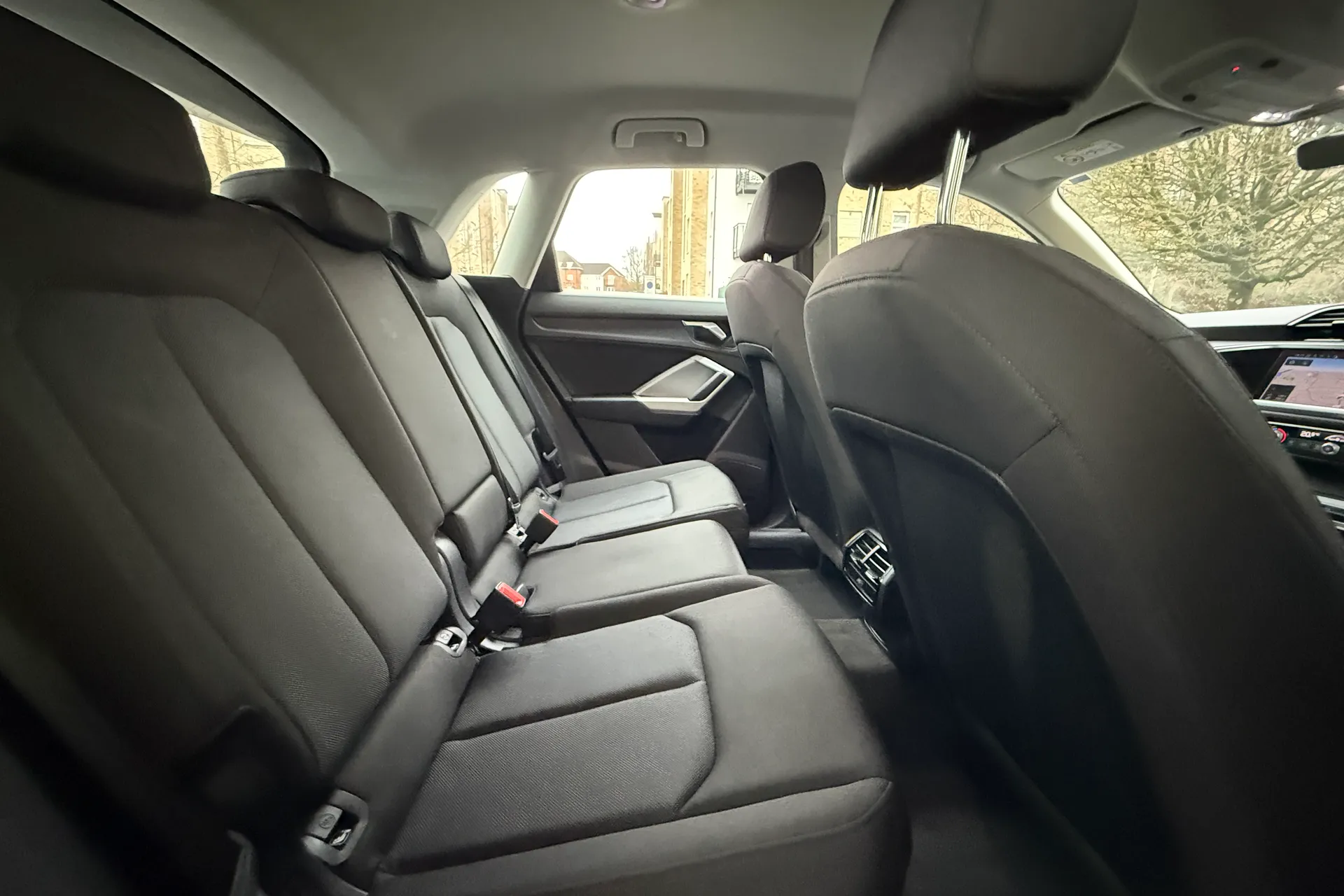 Audi Q3 thumbnail image number 35