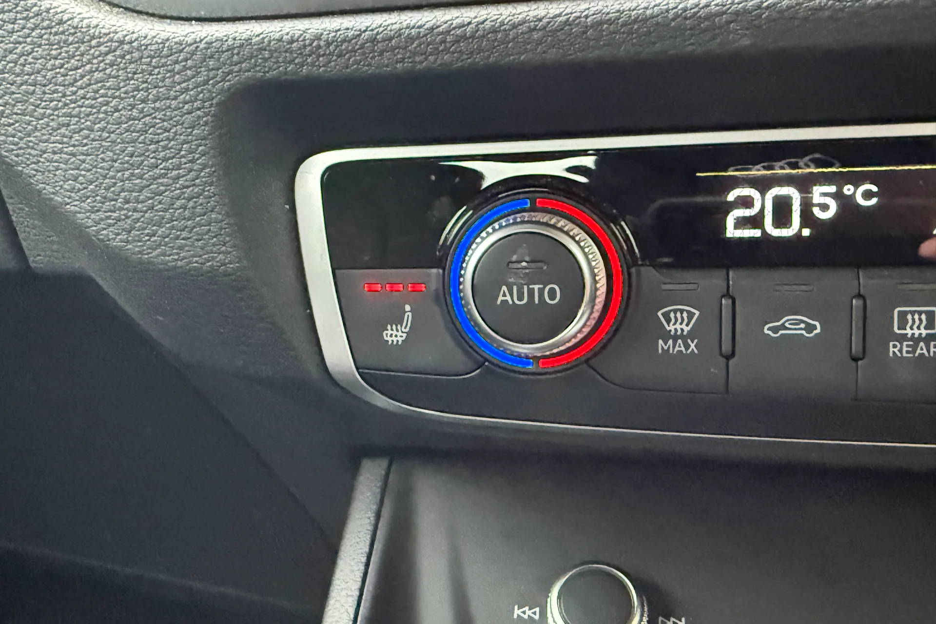 Audi Q3 thumbnail image number 6