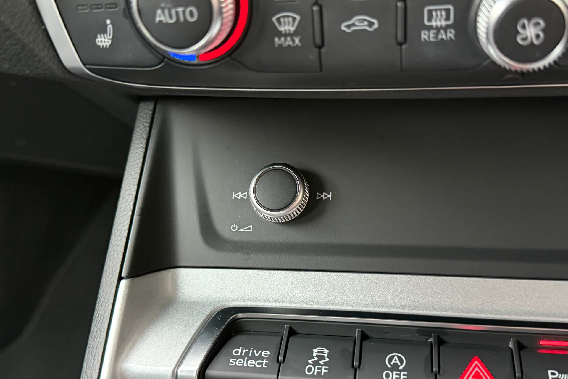 Audi Q3 thumbnail image number 17