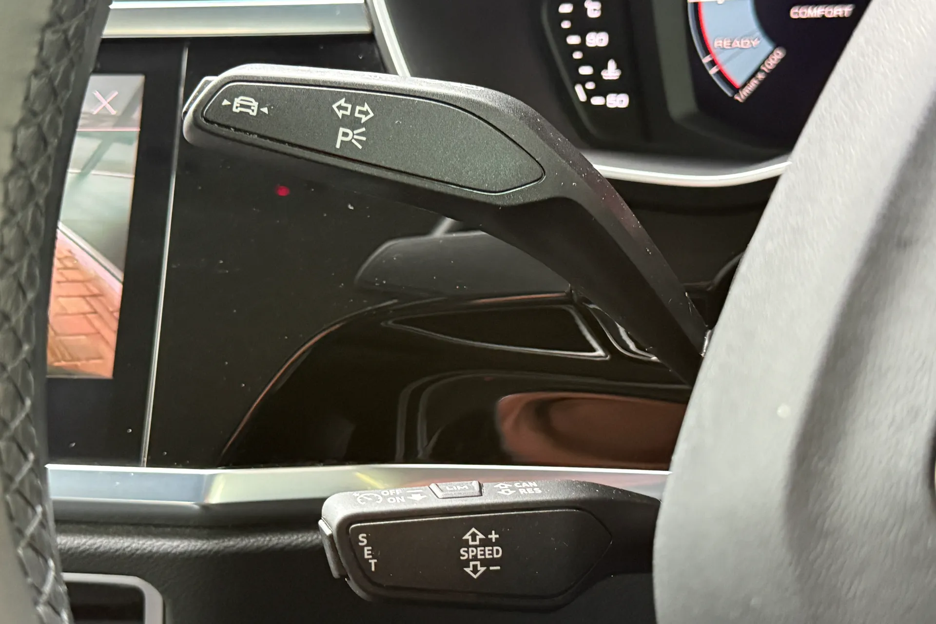 Audi Q3 thumbnail image number 21