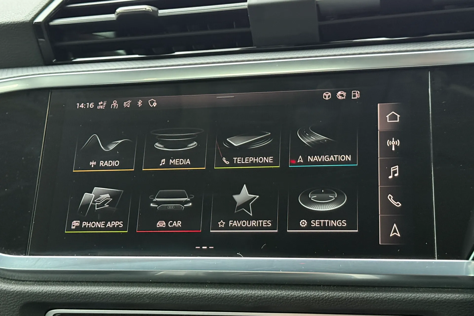 Audi Q3 thumbnail image number 27