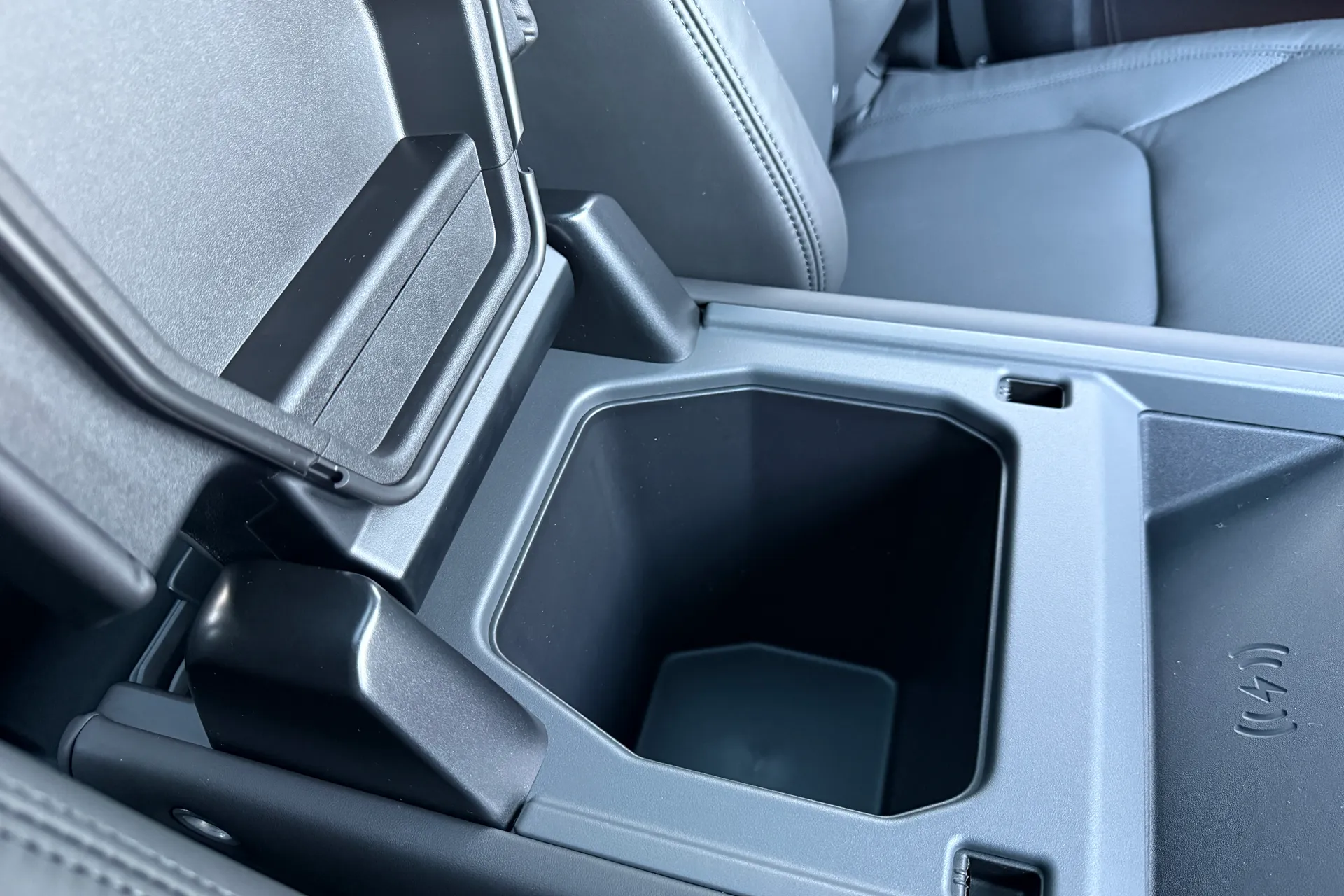 LAND ROVER Defender 110 thumbnail image number 39