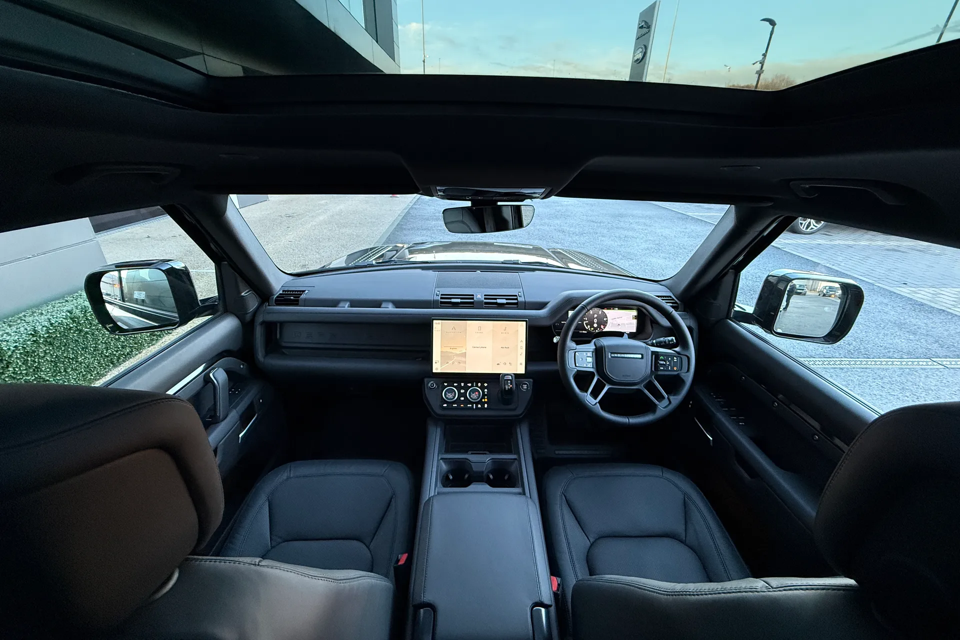 LAND ROVER Defender 110 thumbnail image number 3