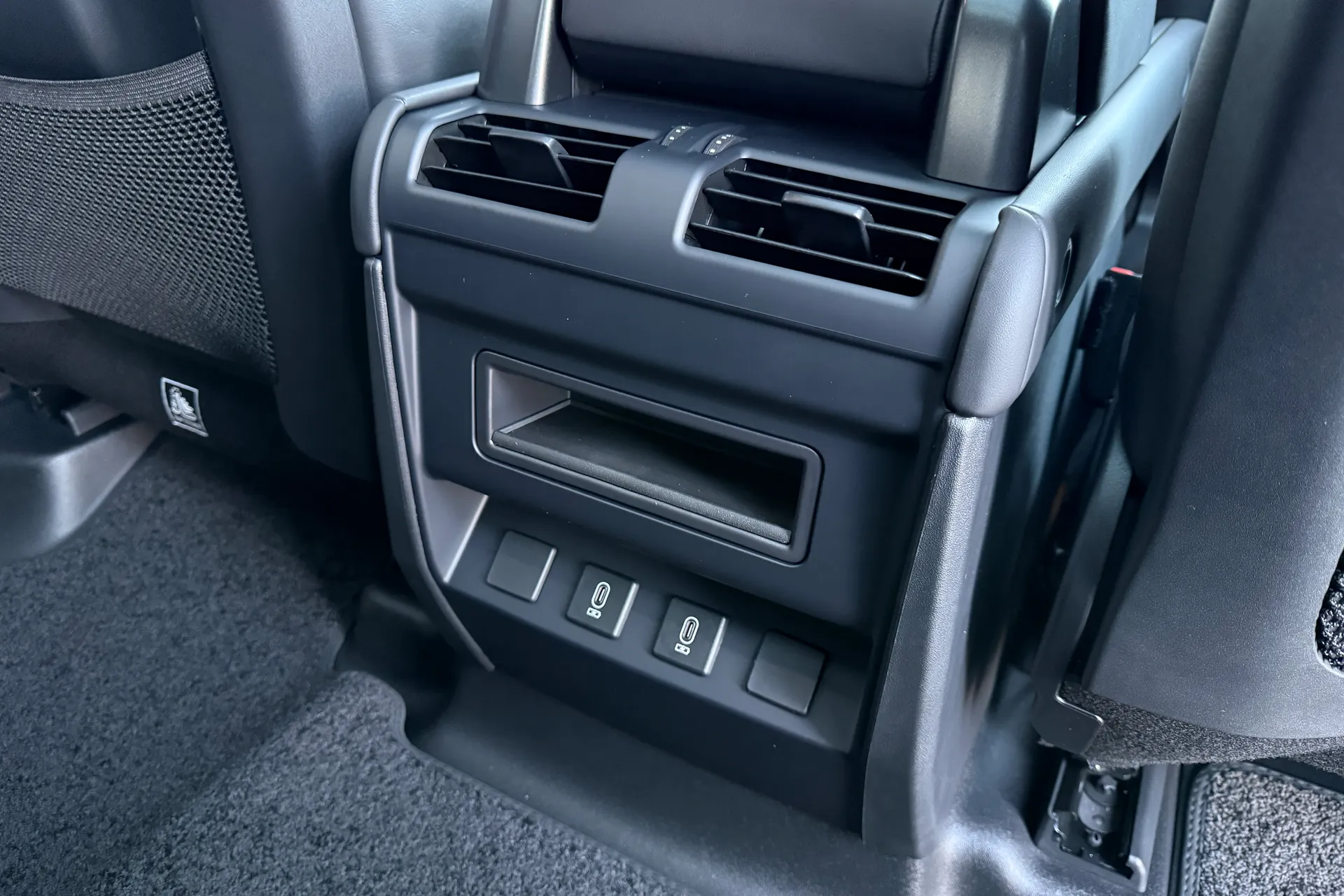 LAND ROVER Defender 110 thumbnail image number 49