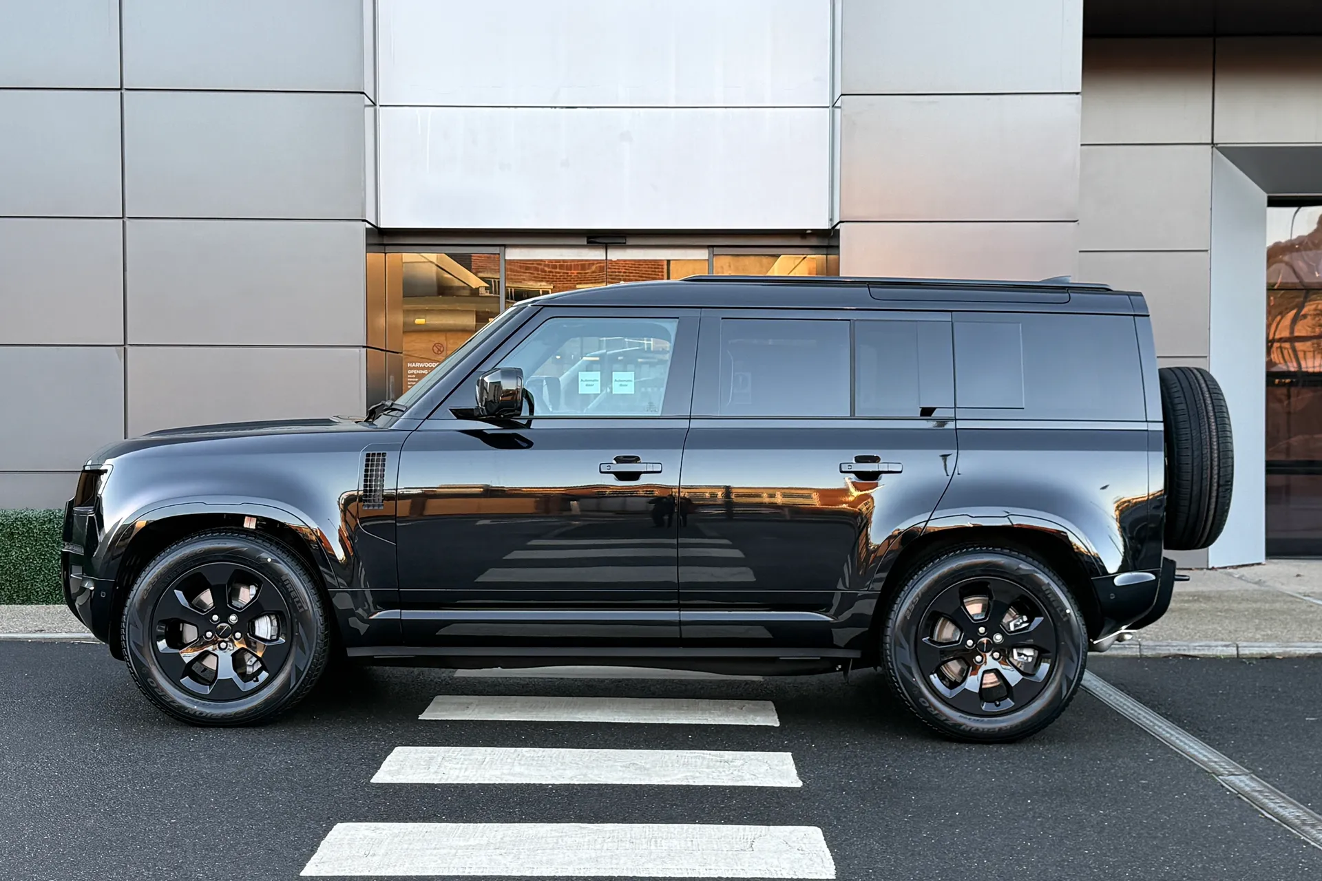 LAND ROVER Defender 110 thumbnail image number 11