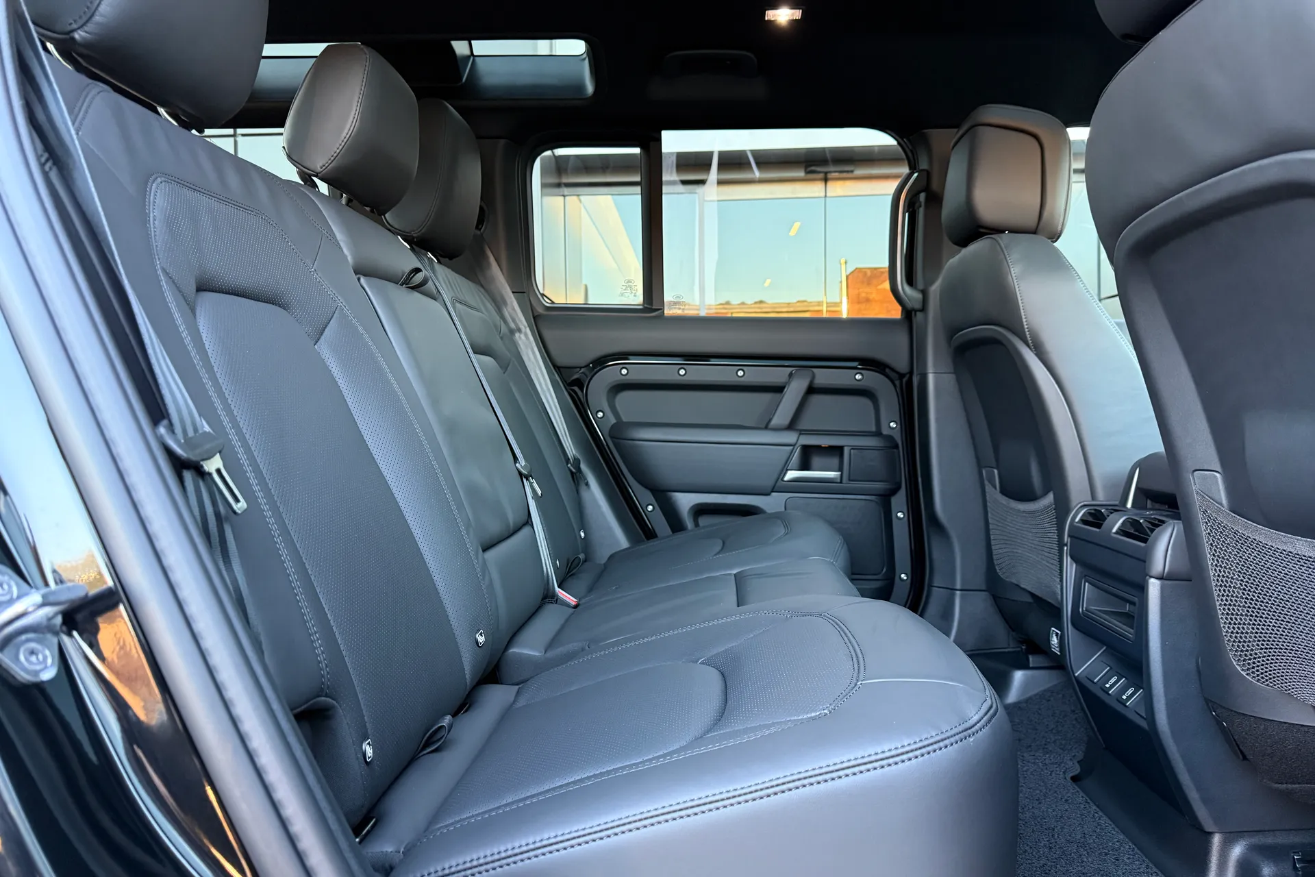 LAND ROVER Defender 110 thumbnail image number 23