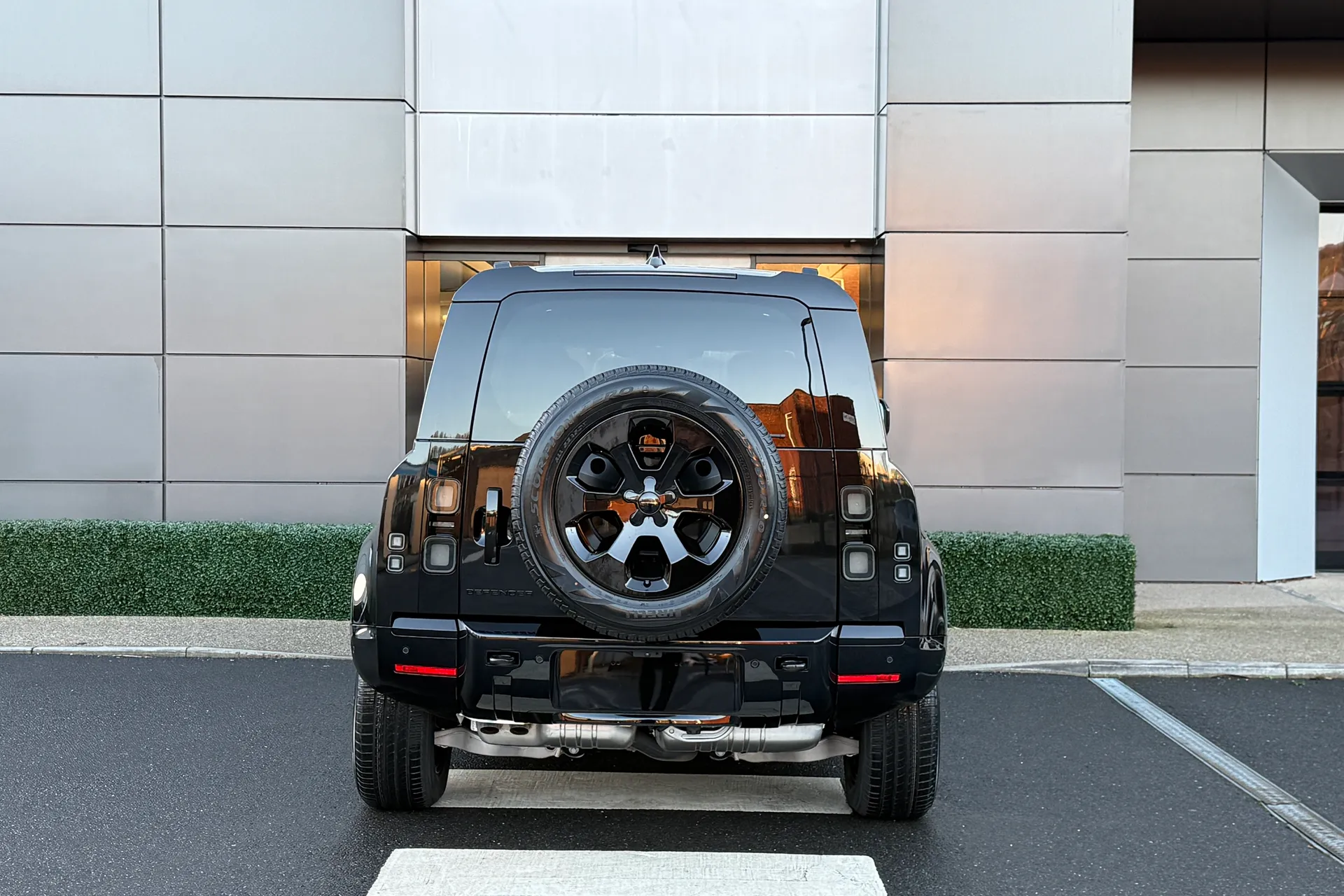 LAND ROVER Defender 110 thumbnail image number 16