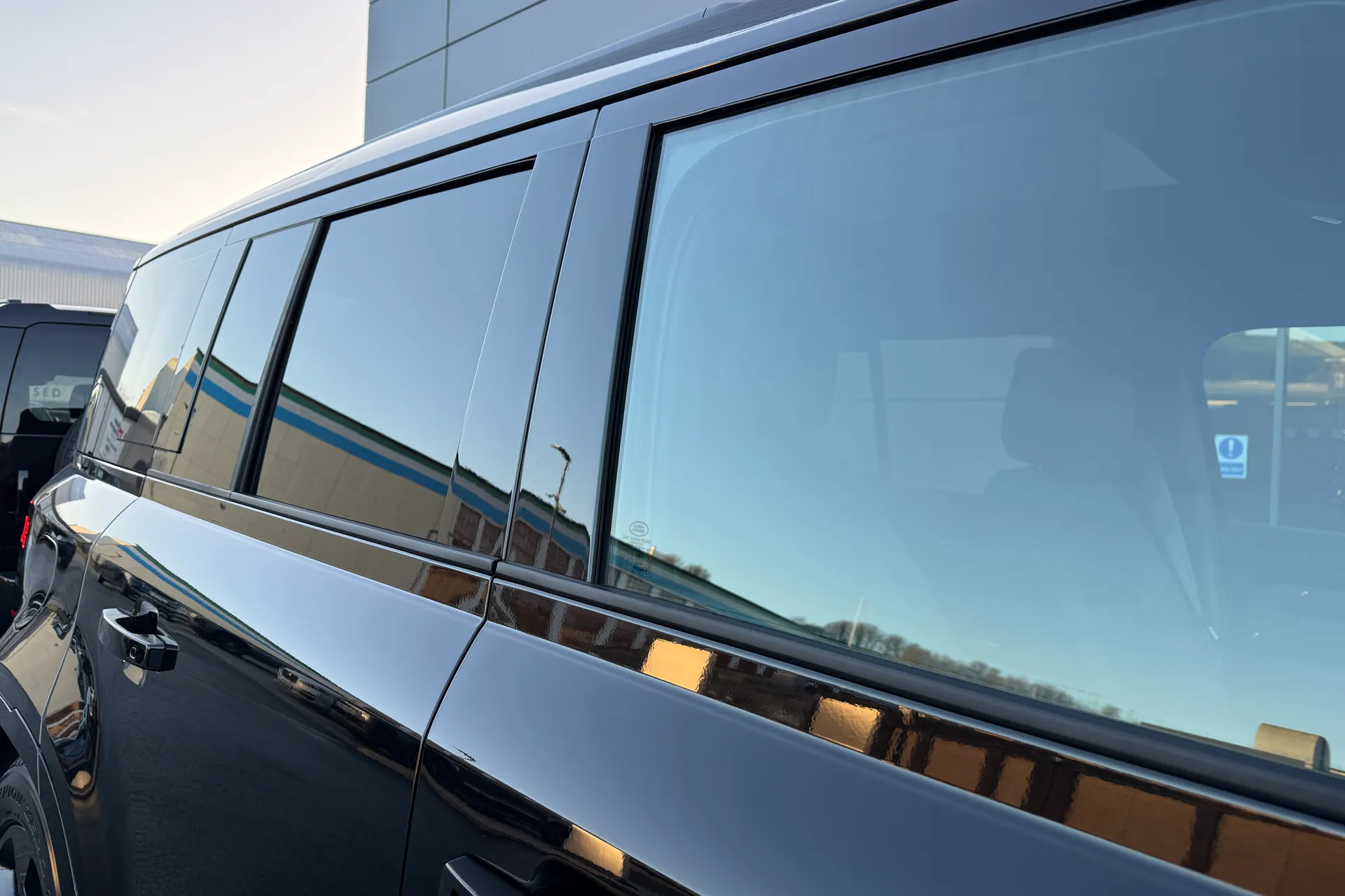 LAND ROVER Defender 110 thumbnail image number 27