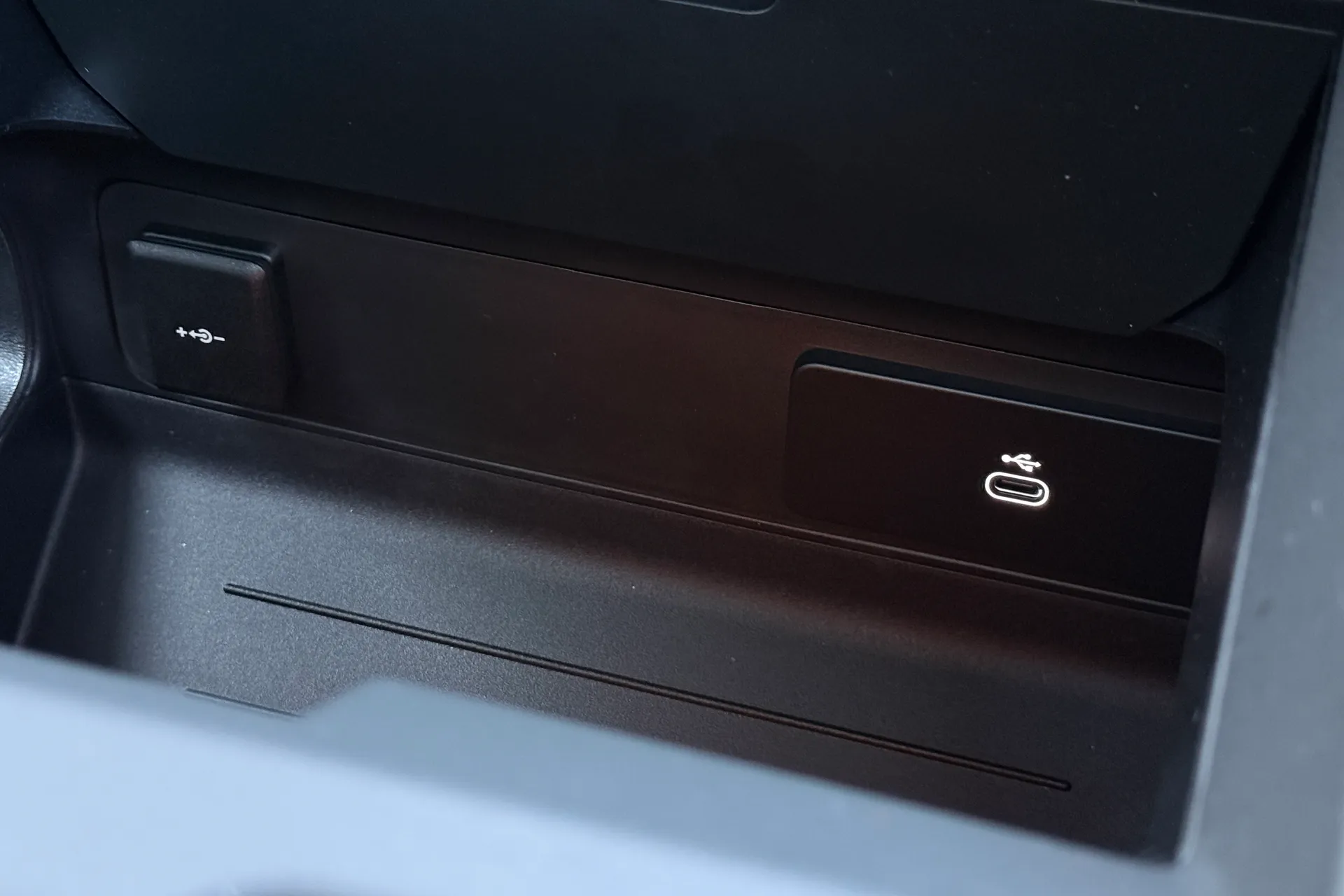 LAND ROVER Defender 110 thumbnail image number 37