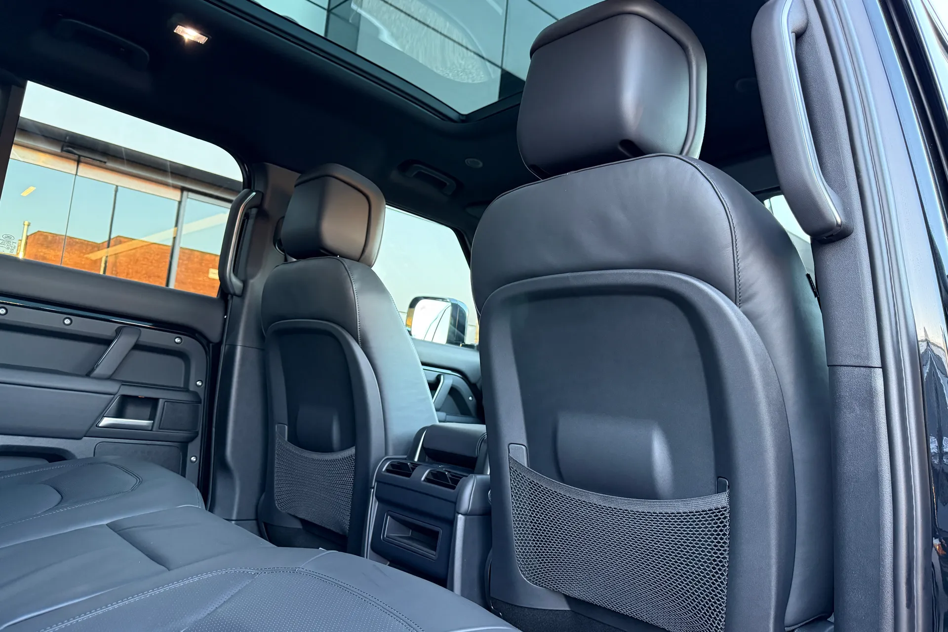 LAND ROVER Defender 110 thumbnail image number 24