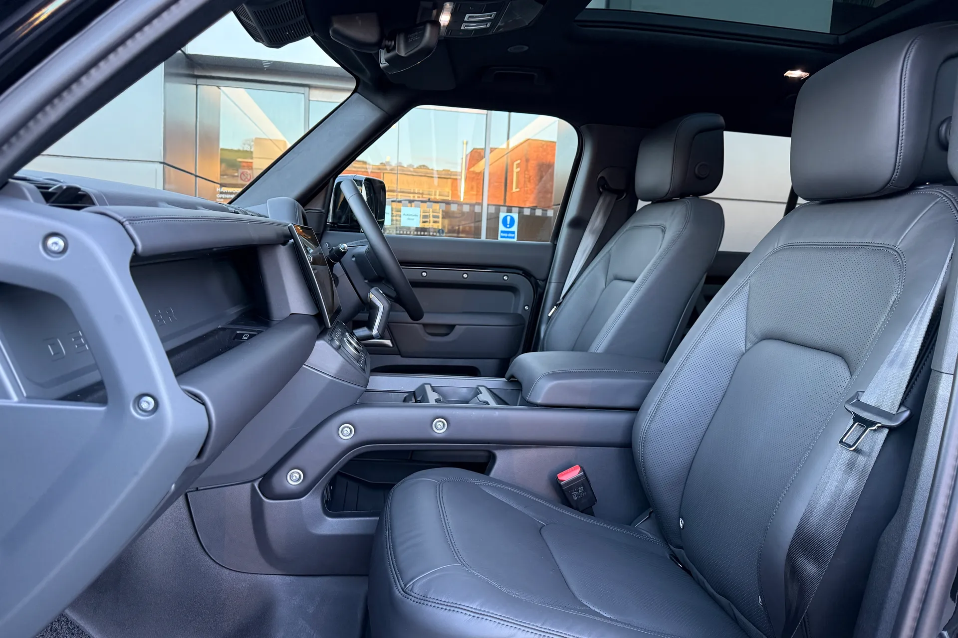 LAND ROVER Defender 110 thumbnail image number 21