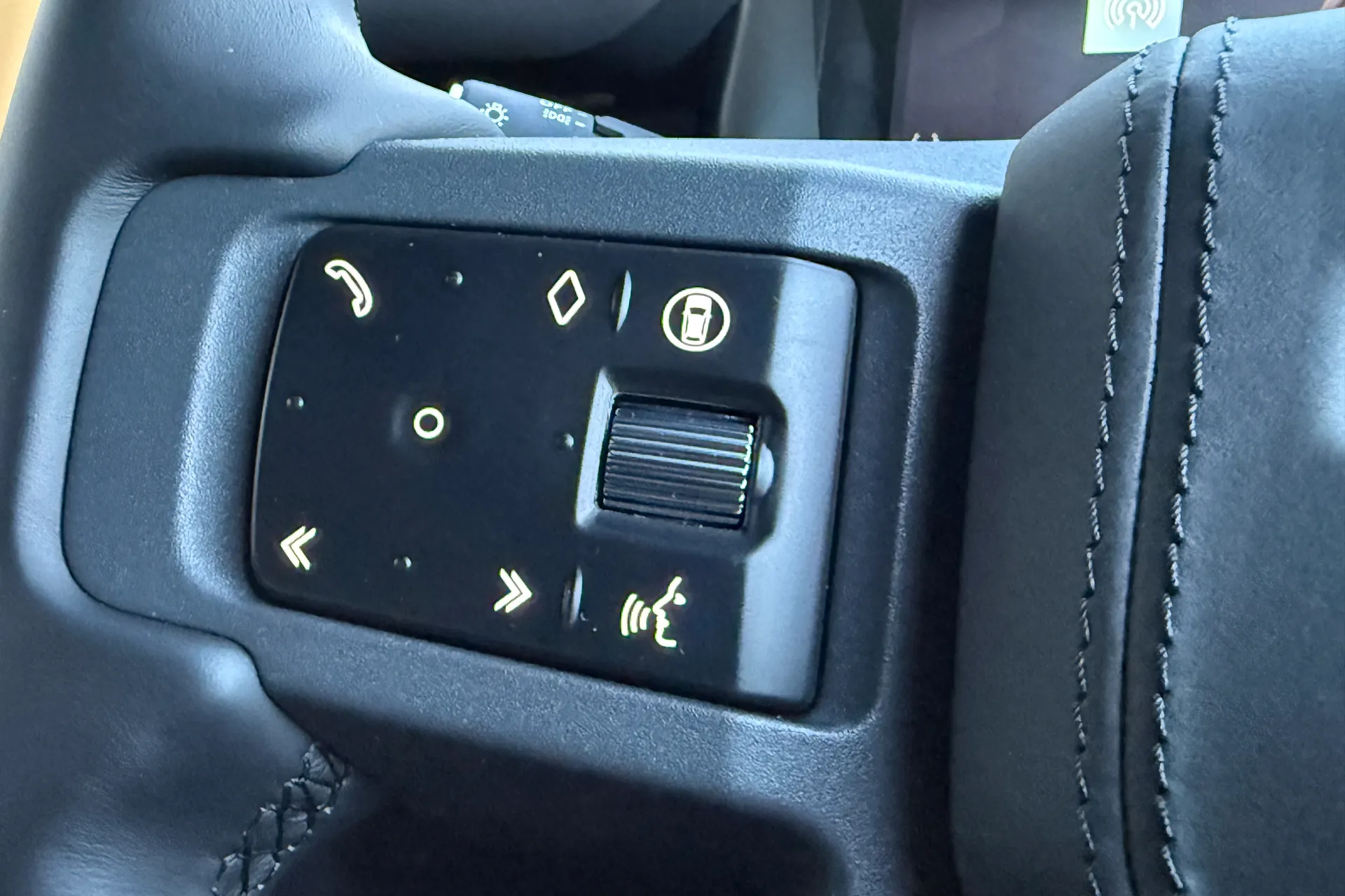 LAND ROVER Defender 110 thumbnail image number 52