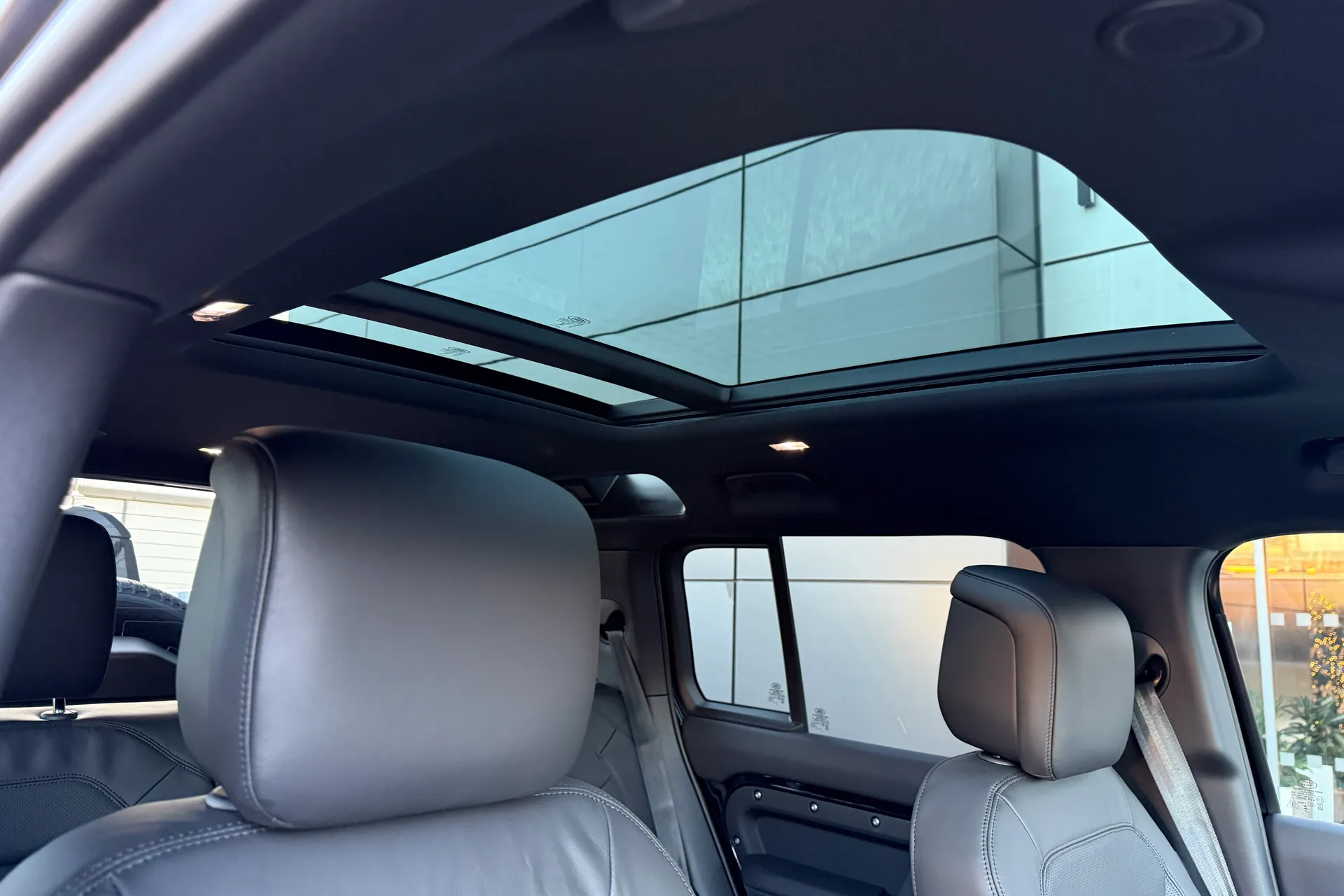 LAND ROVER Defender 110 thumbnail image number 9