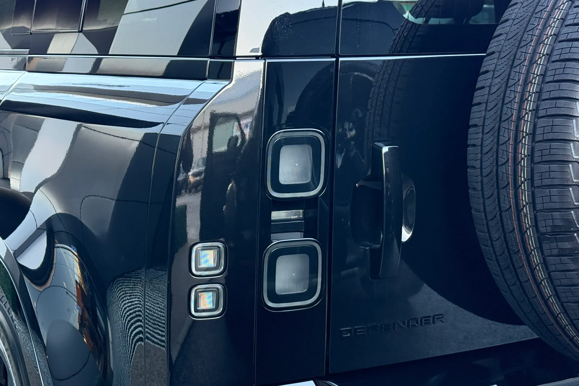 LAND ROVER Defender 110 thumbnail image number 25