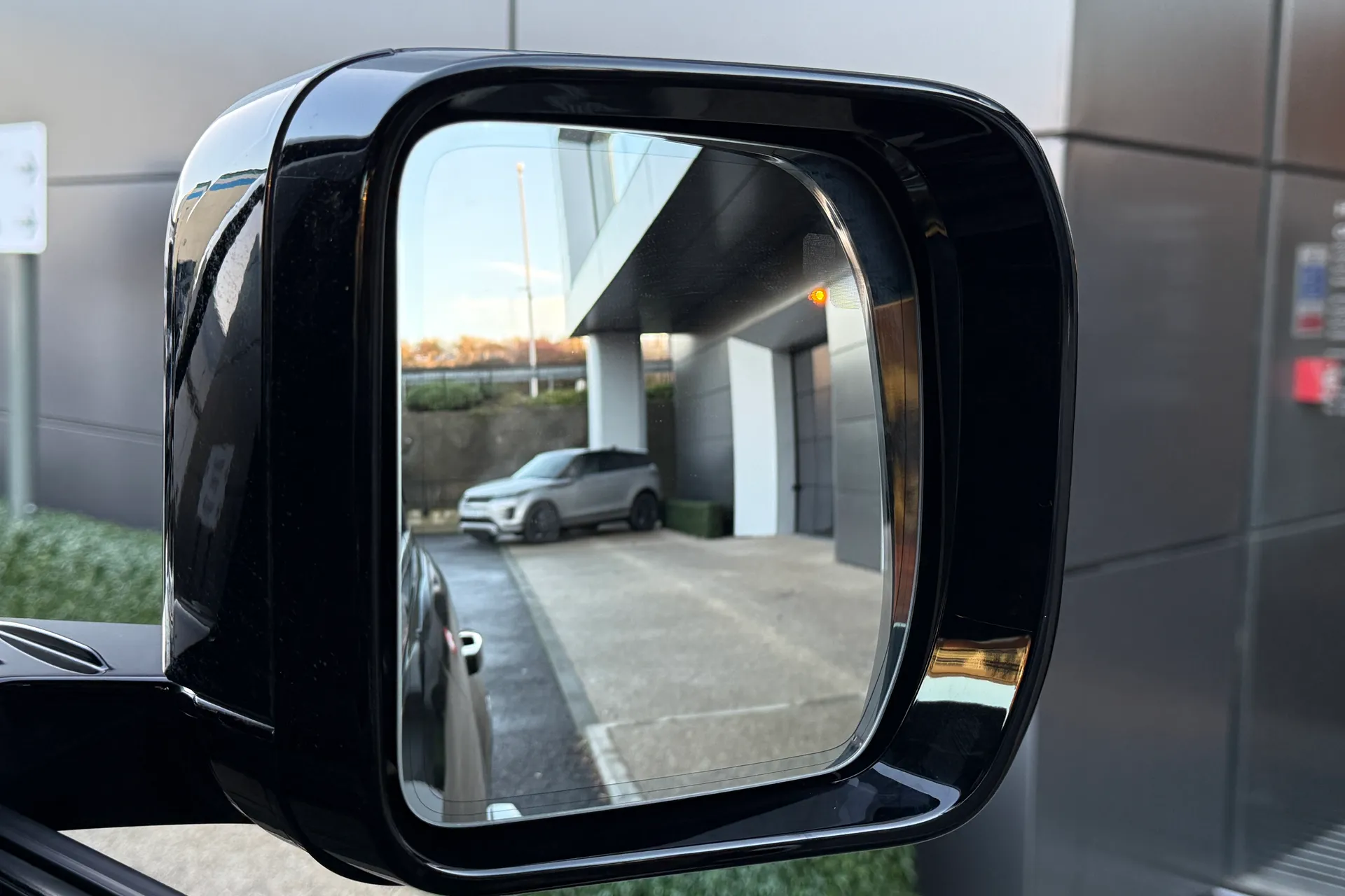 LAND ROVER Defender 110 thumbnail image number 31