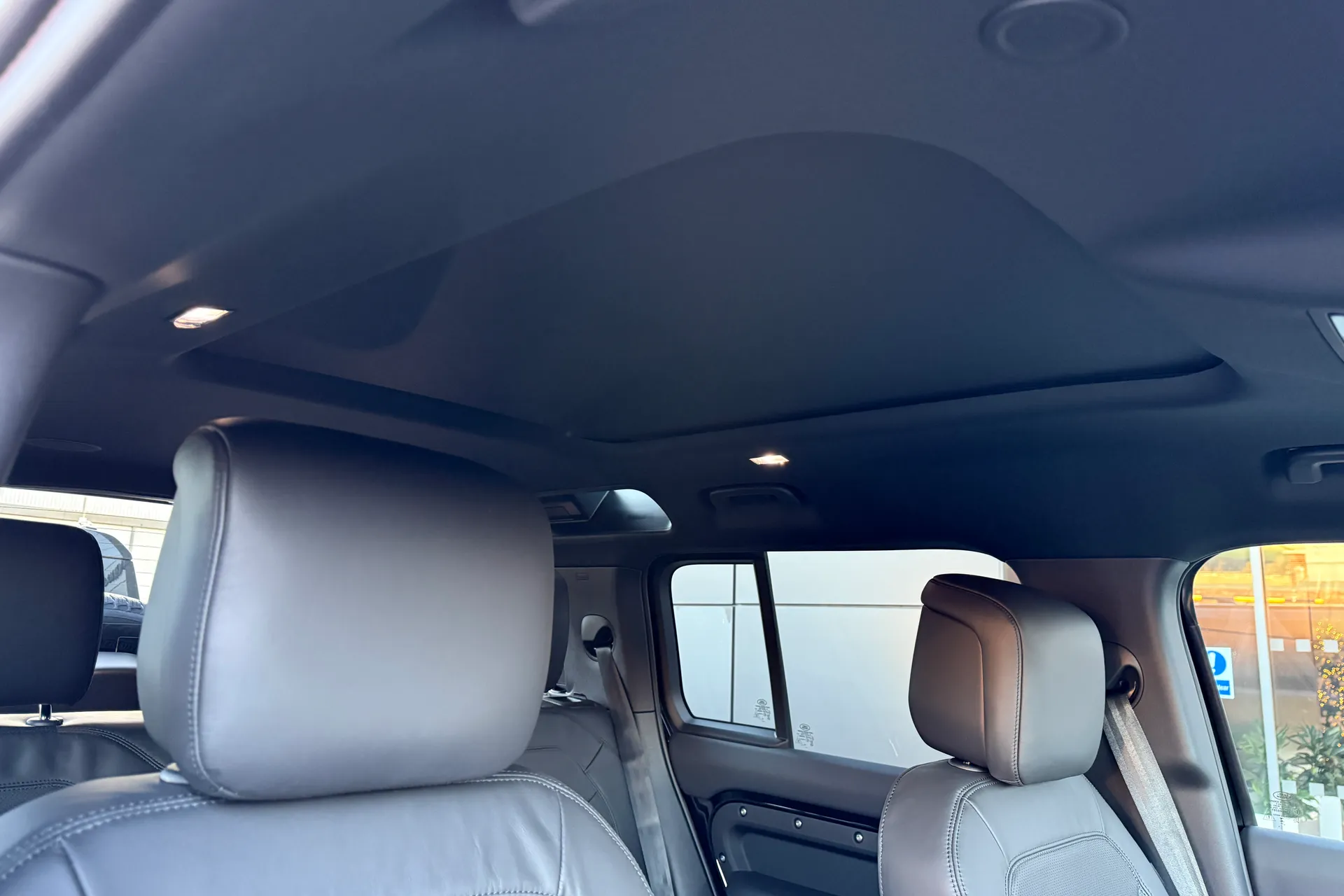 LAND ROVER Defender 110 thumbnail image number 8