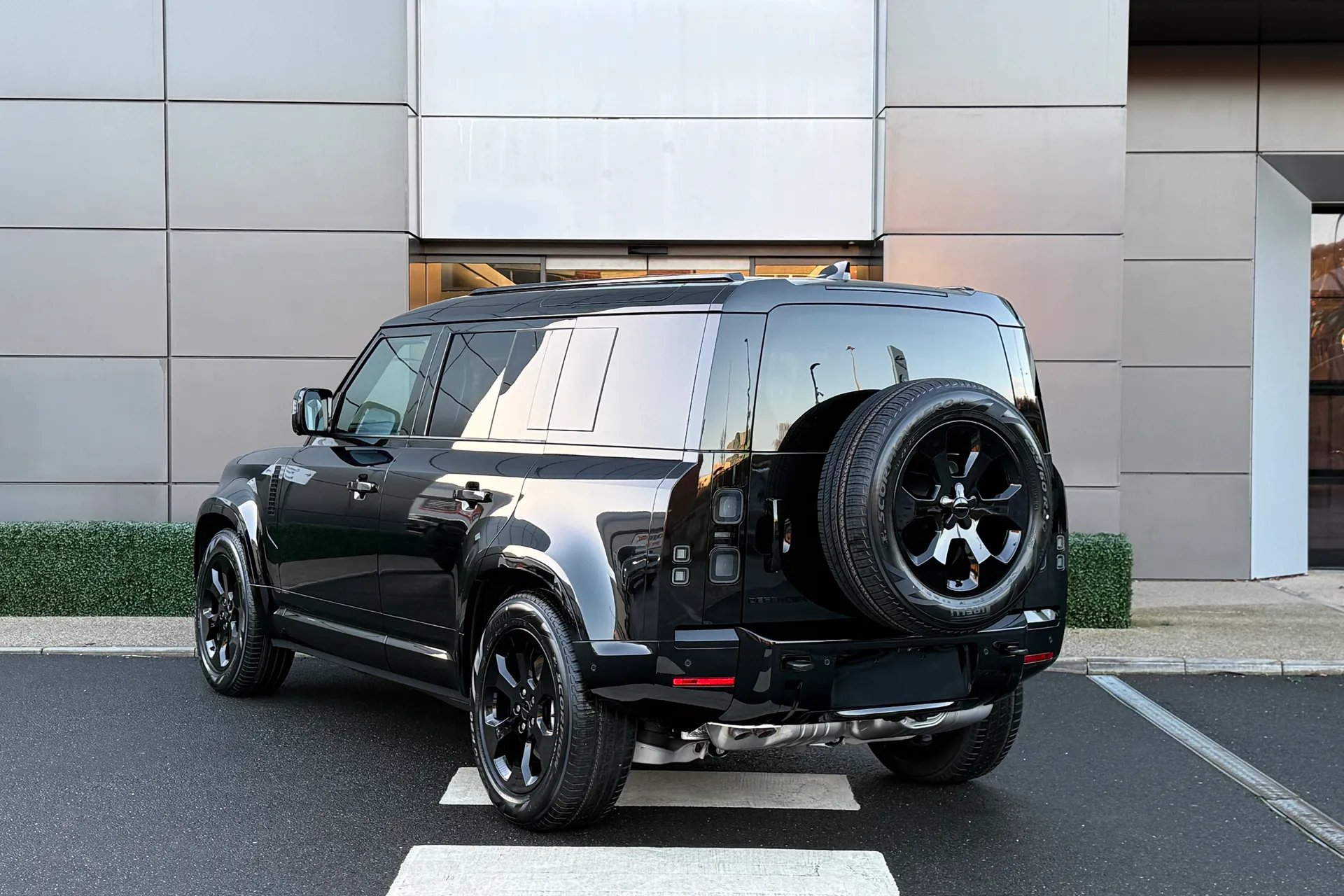 LAND ROVER Defender 110 thumbnail image number 17