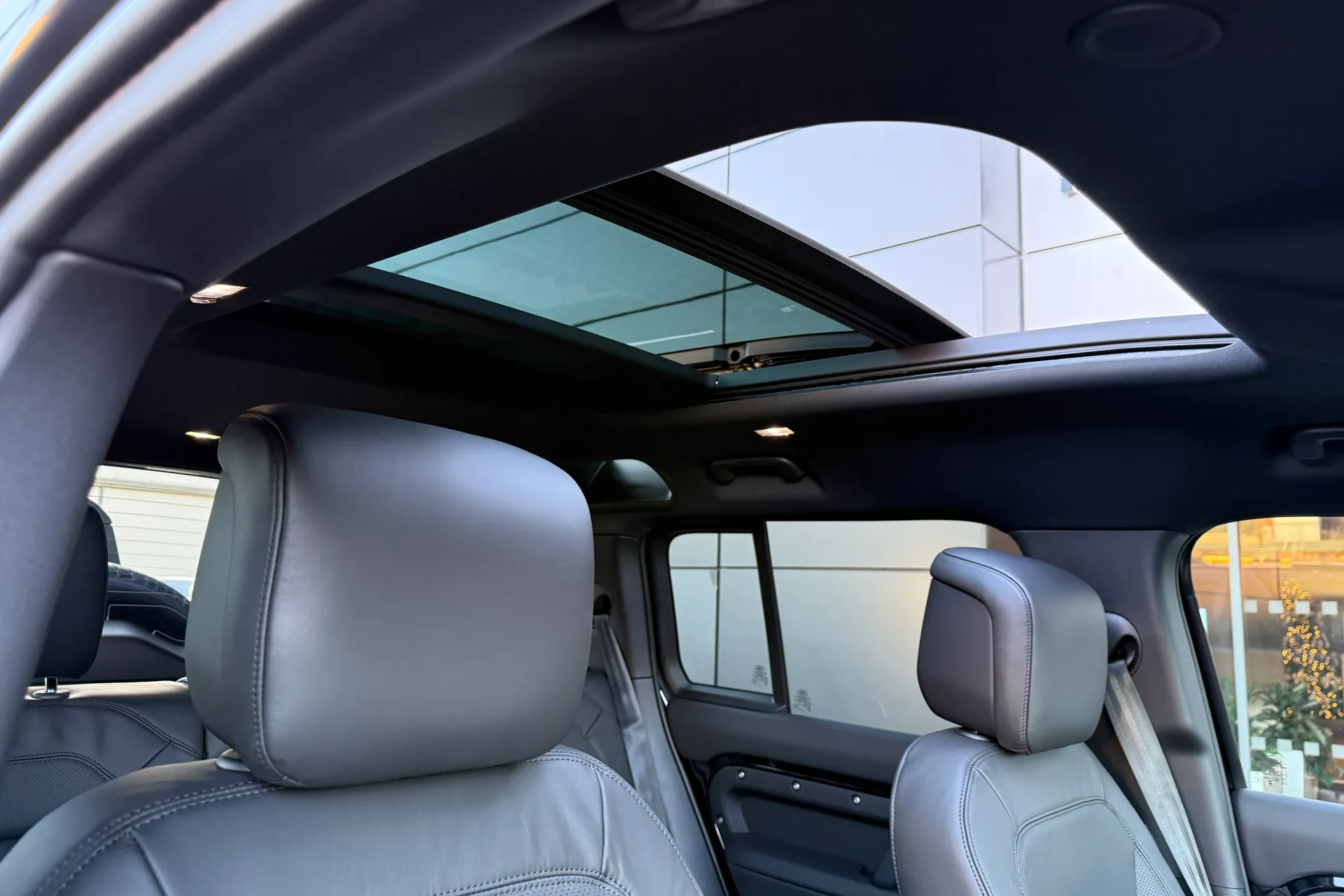 LAND ROVER Defender 110 thumbnail image number 10