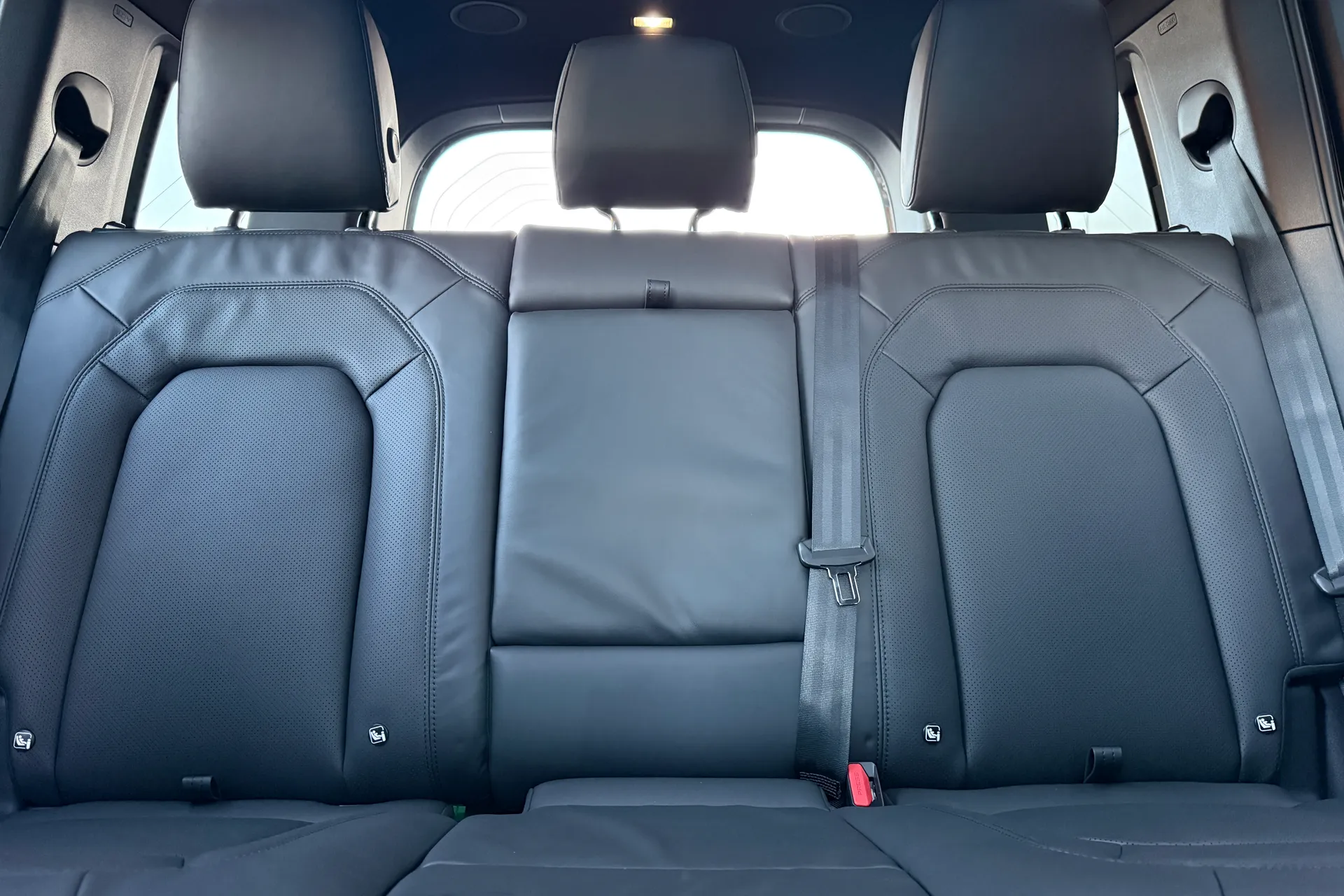 LAND ROVER Defender 110 thumbnail image number 47