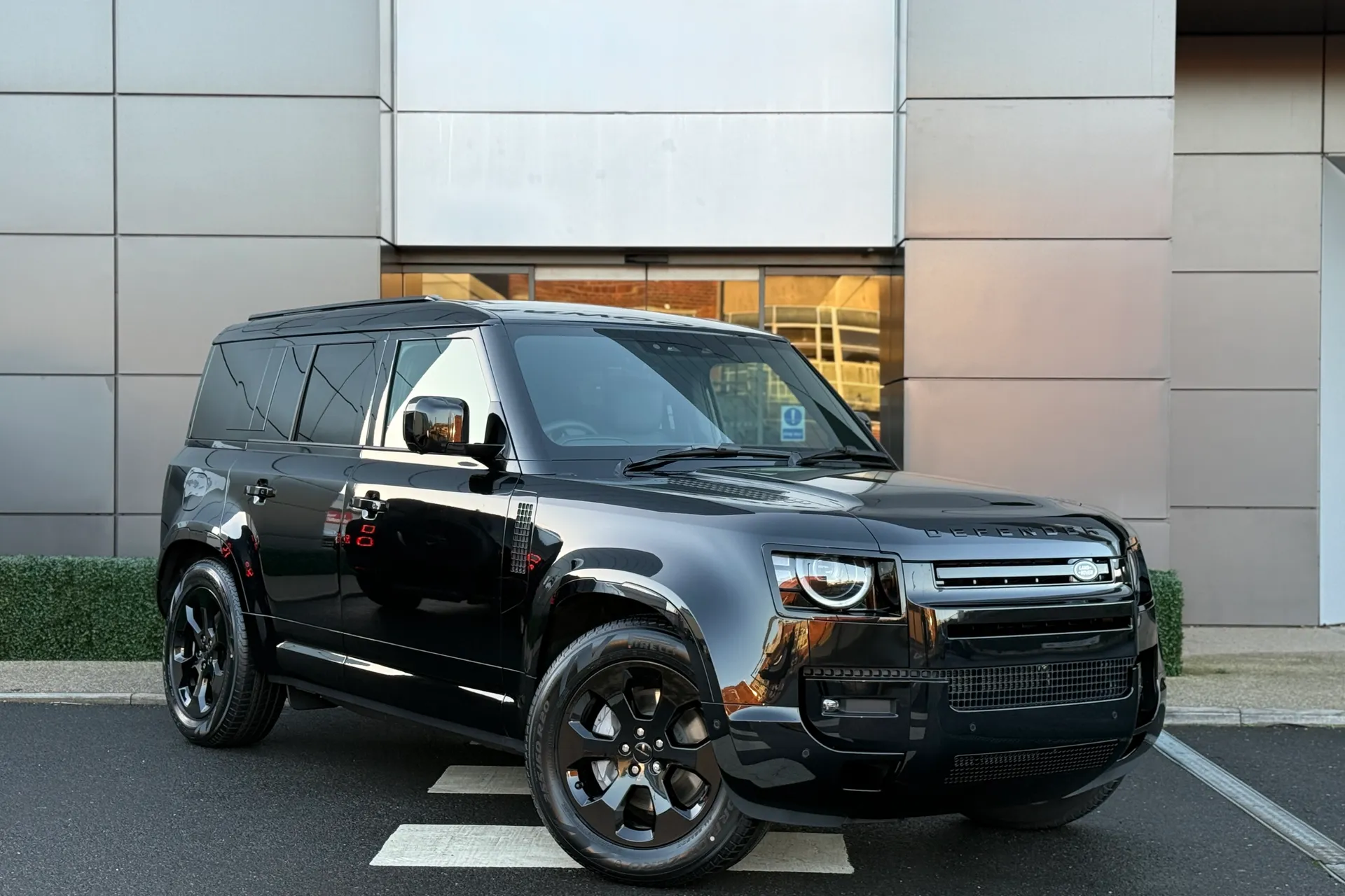 LAND ROVER Defender 110 focused image