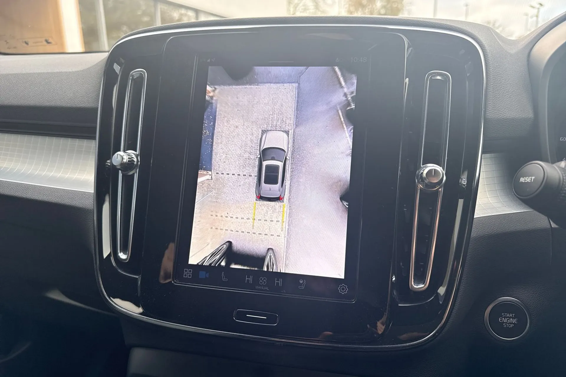 Volvo XC40 thumbnail image number 4