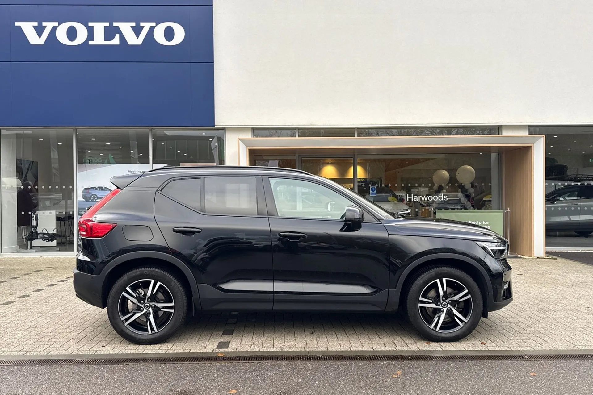 Volvo XC40 thumbnail image number 2