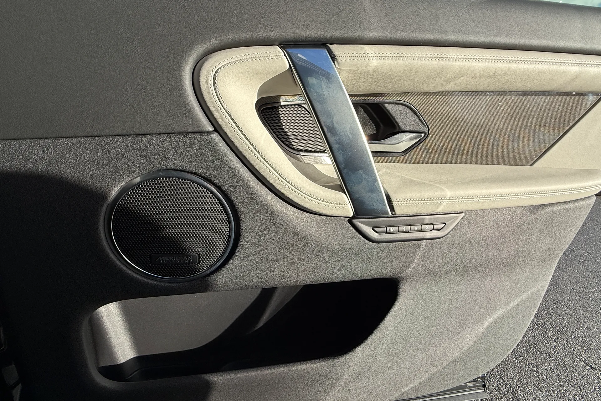 LAND ROVER DISCOVERY SPORT thumbnail image number 19