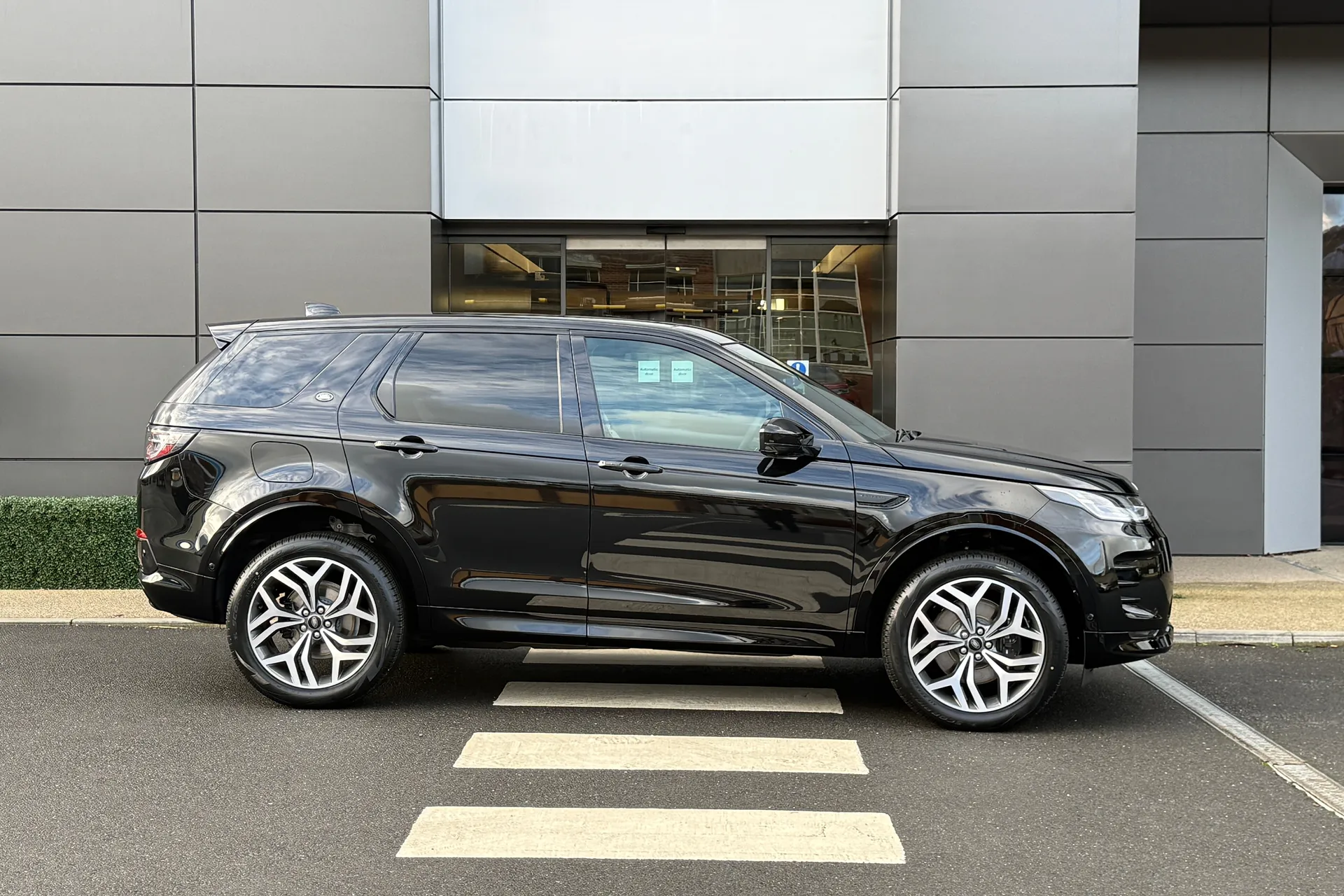 LAND ROVER DISCOVERY SPORT thumbnail image number 2
